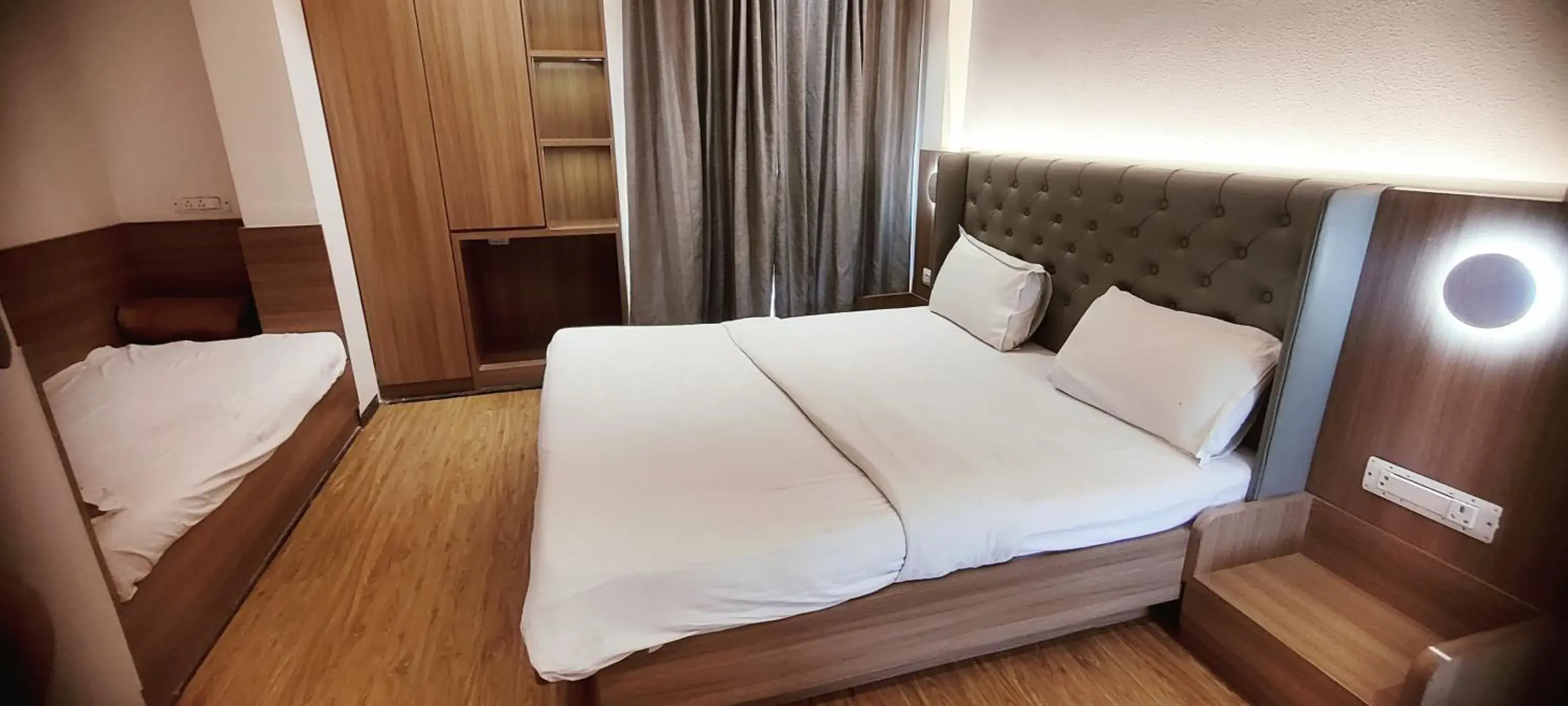 Deluxe Double Room in The Byke Suresh Plaza Deluxe Double Room in The Byke Suresh Plaza
