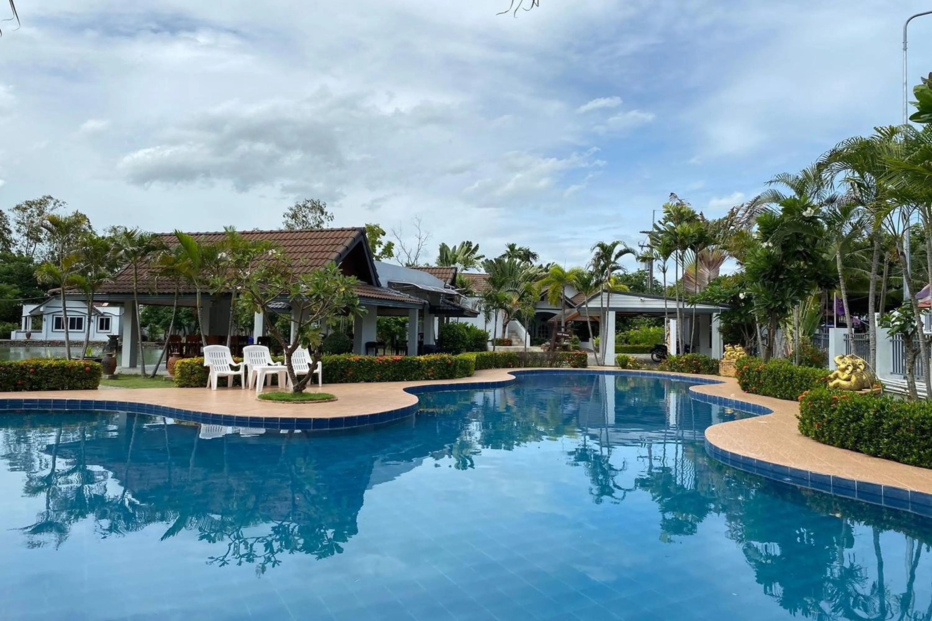 Swimming pool in Baan Sanuan Resort