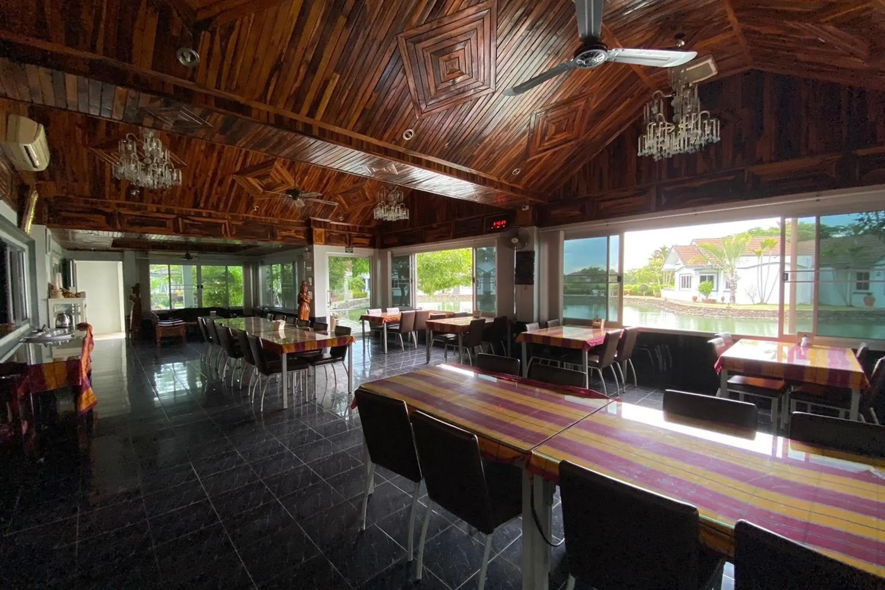 Restaurant/places to eat in Baan Sanuan Resort Restaurant/places to eat in Baan Sanuan Resort