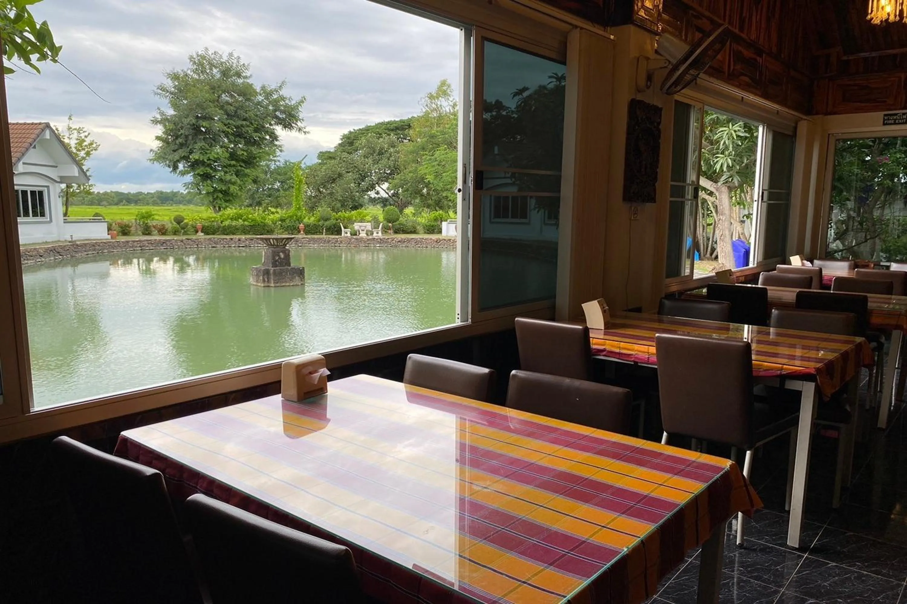 Restaurant/places to eat in Baan Sanuan Resort