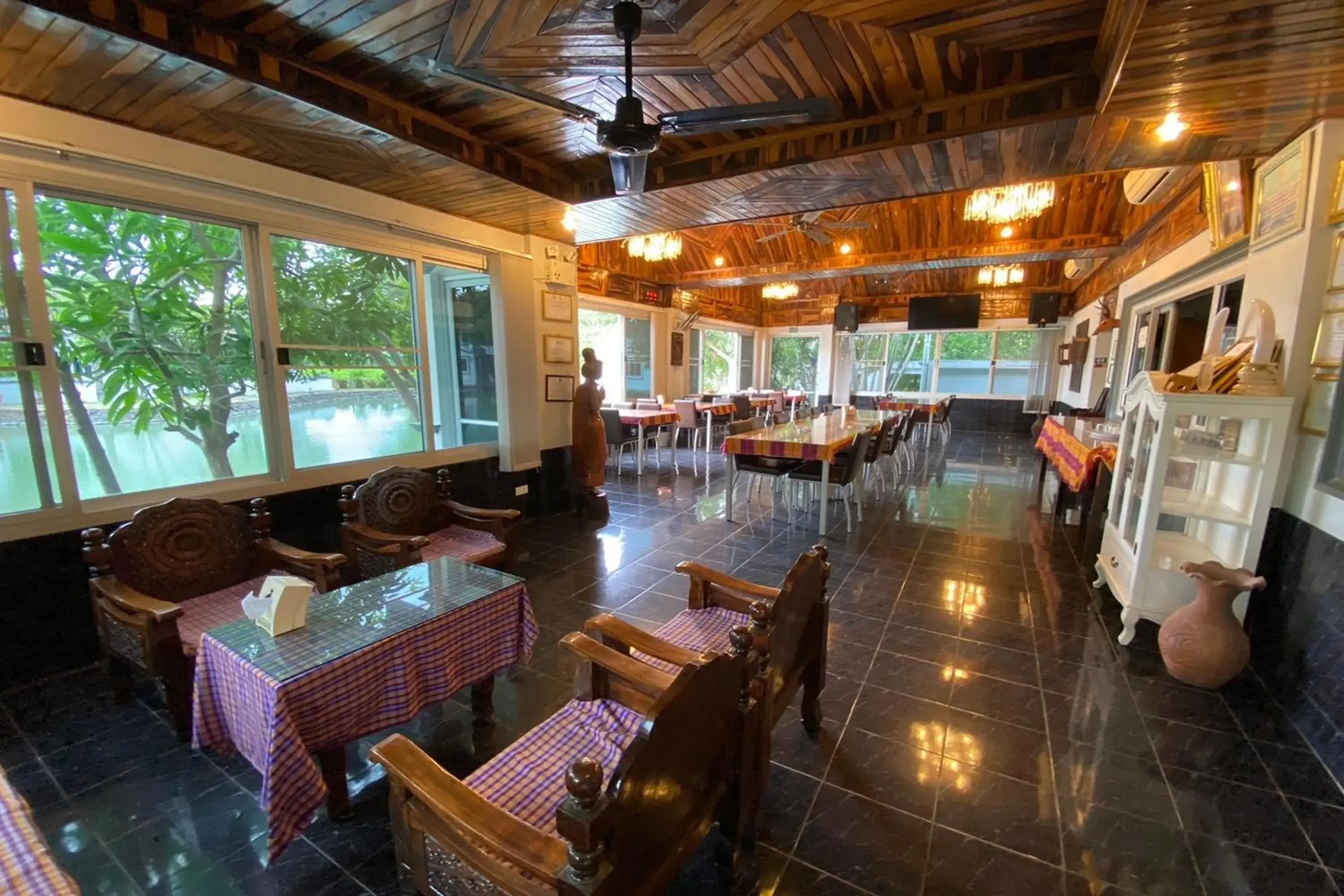 Restaurant/places to eat in Baan Sanuan Resort Restaurant/places to eat in Baan Sanuan Resort