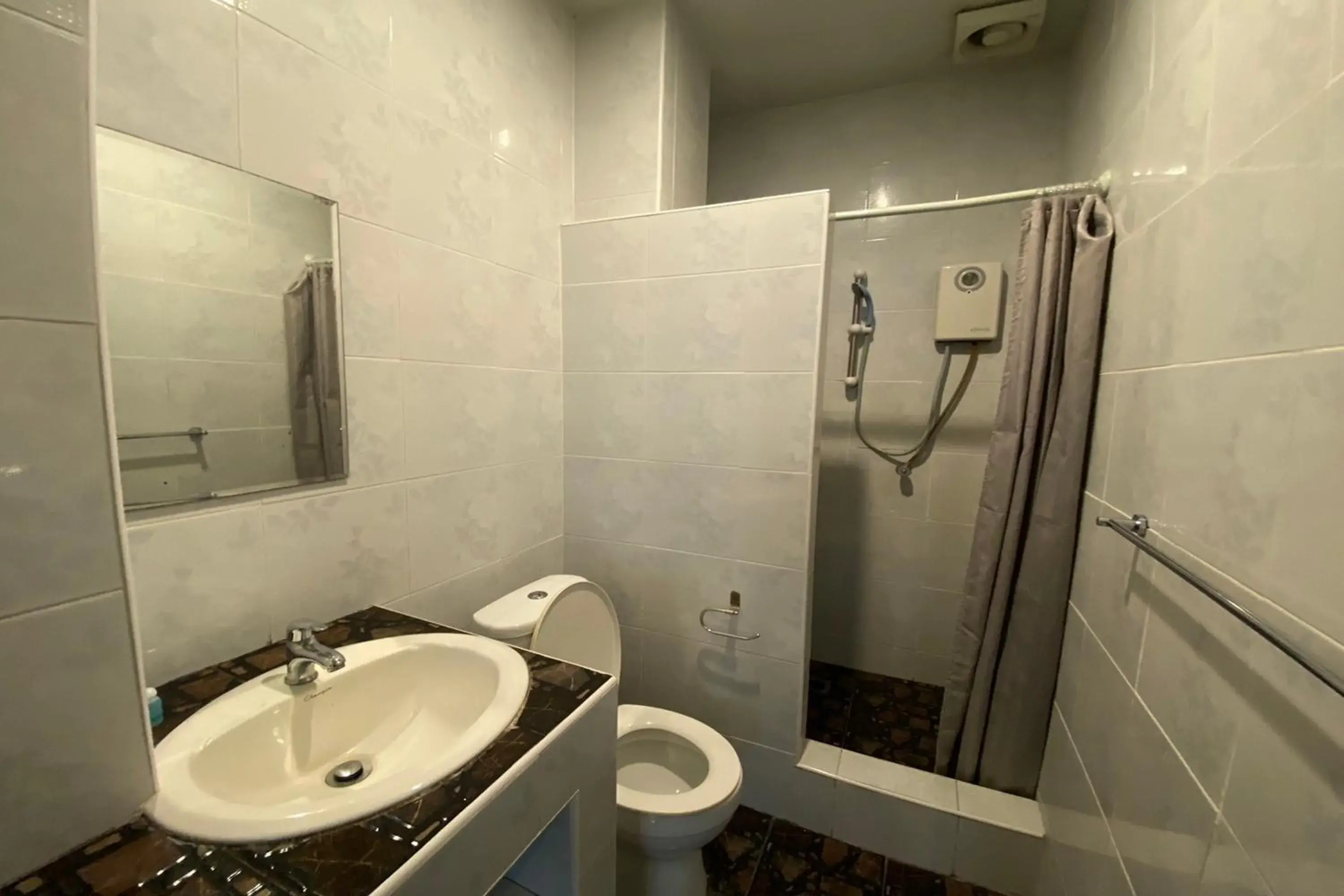 Bathroom in Baan Sanuan Resort Bathroom in Baan Sanuan Resort