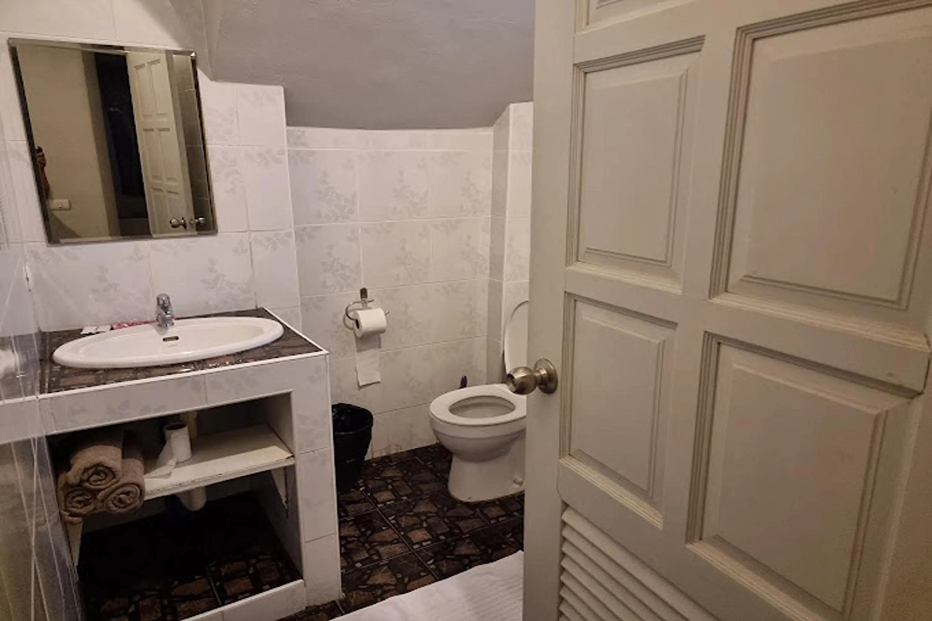 Bathroom in Baan Sanuan Resort