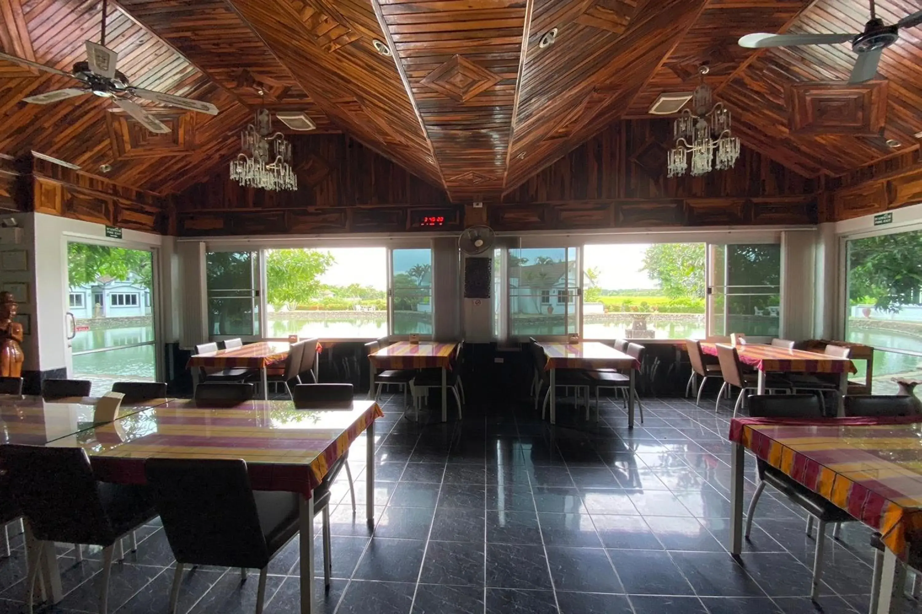 Restaurant/places to eat in Baan Sanuan Resort Restaurant/places to eat in Baan Sanuan Resort