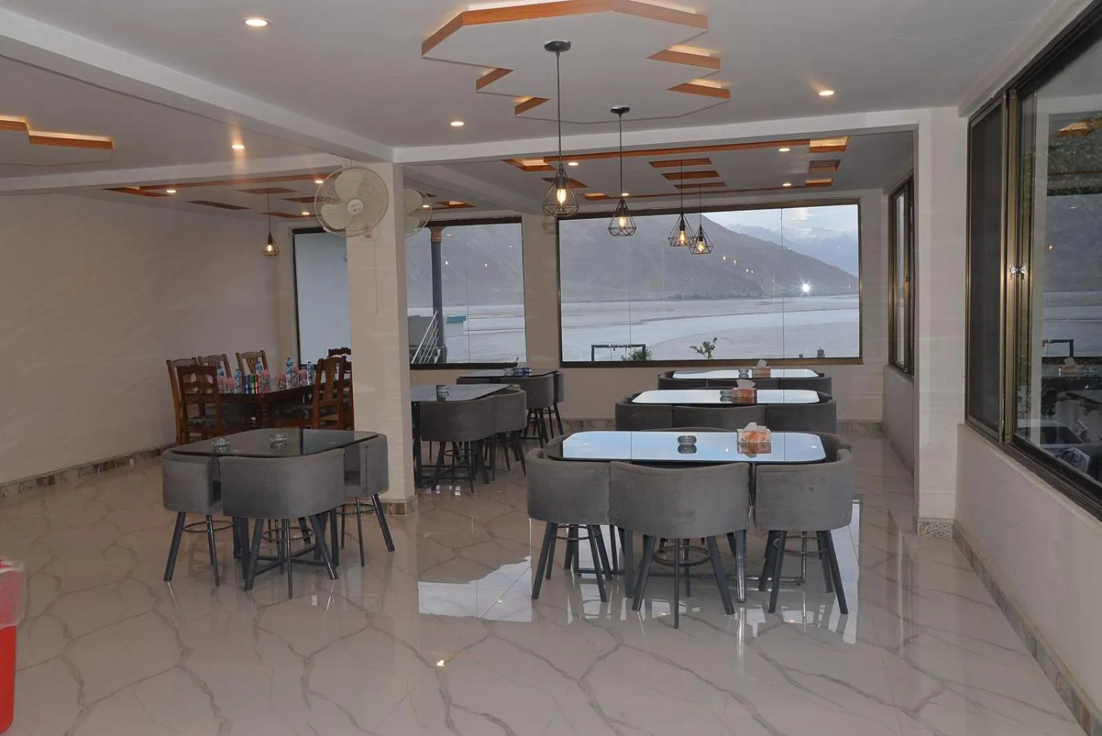 Restaurant/places to eat in Hotel Blangsa Indus View