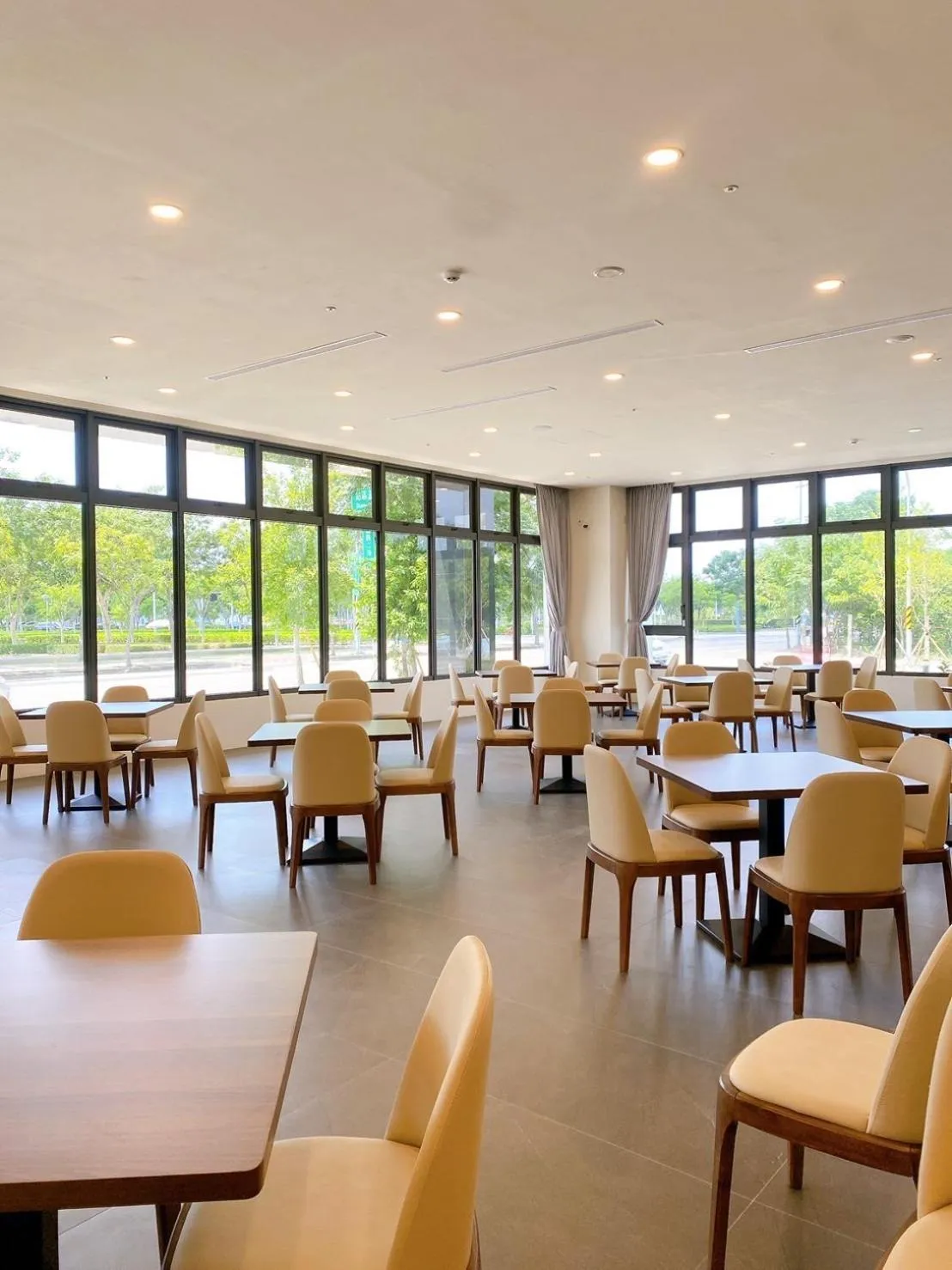 Restaurant/places to eat in Floramos Hotel