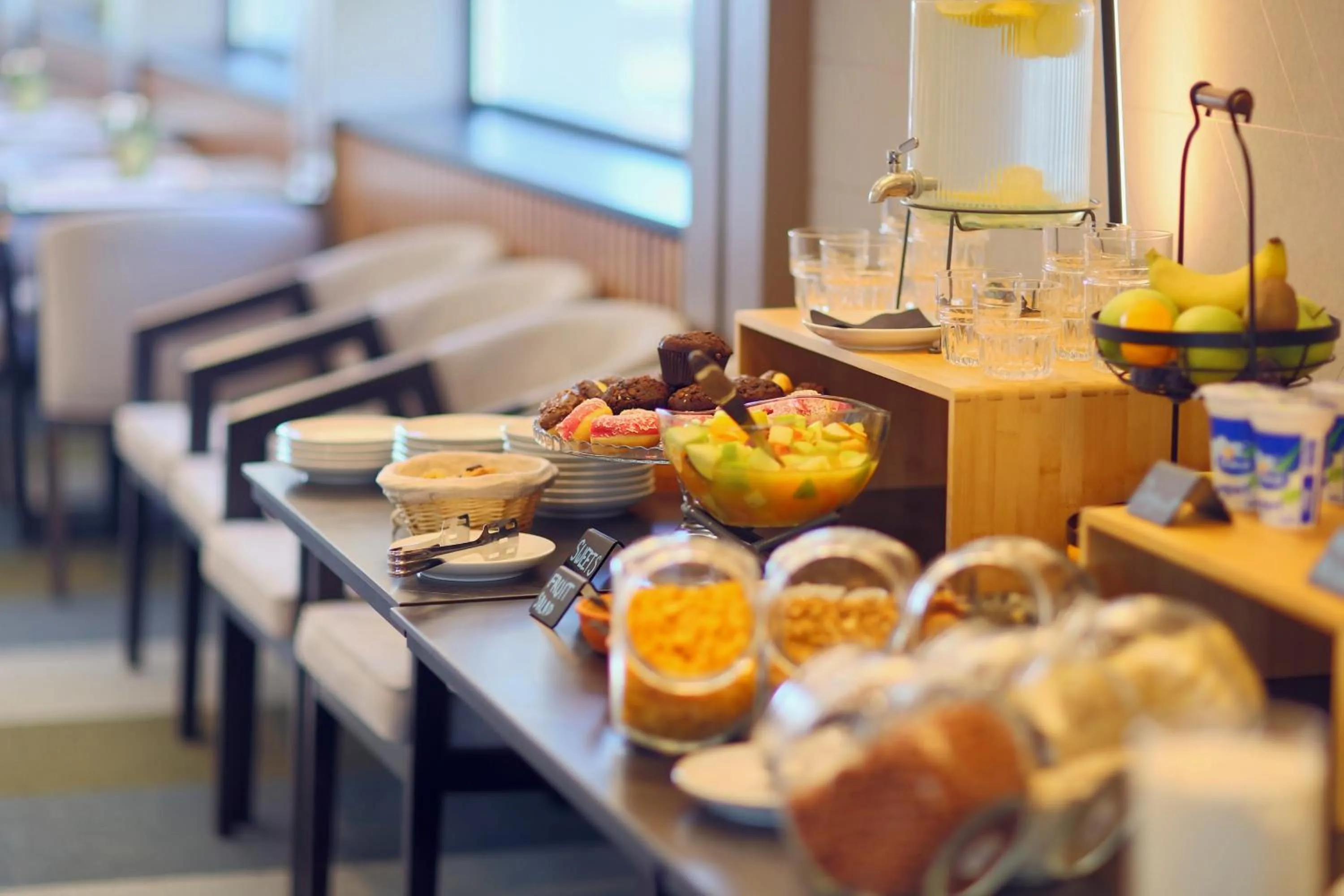 Restaurant/places to eat in Lumière Hotel Pool & SPA