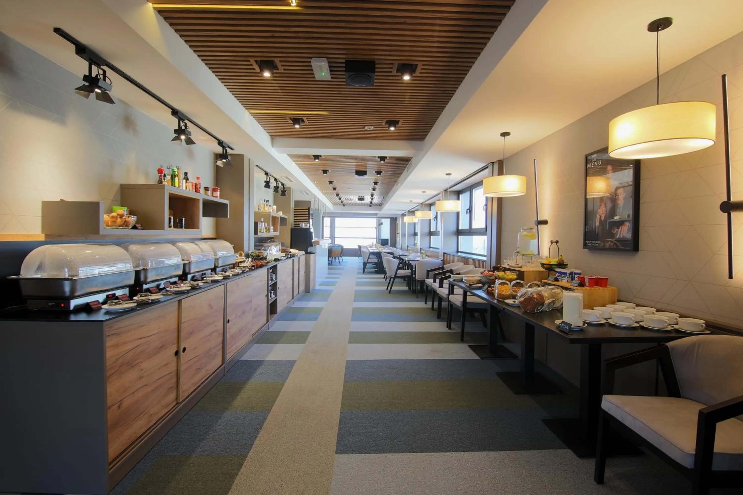 Restaurant/places to eat in Lumière Hotel Pool & SPA