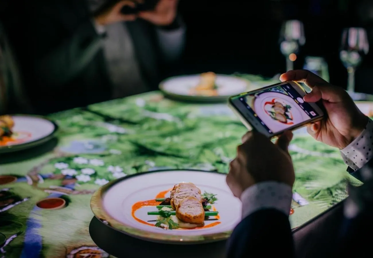 Restaurant/places to eat in Lumière Hotel Pool & SPA