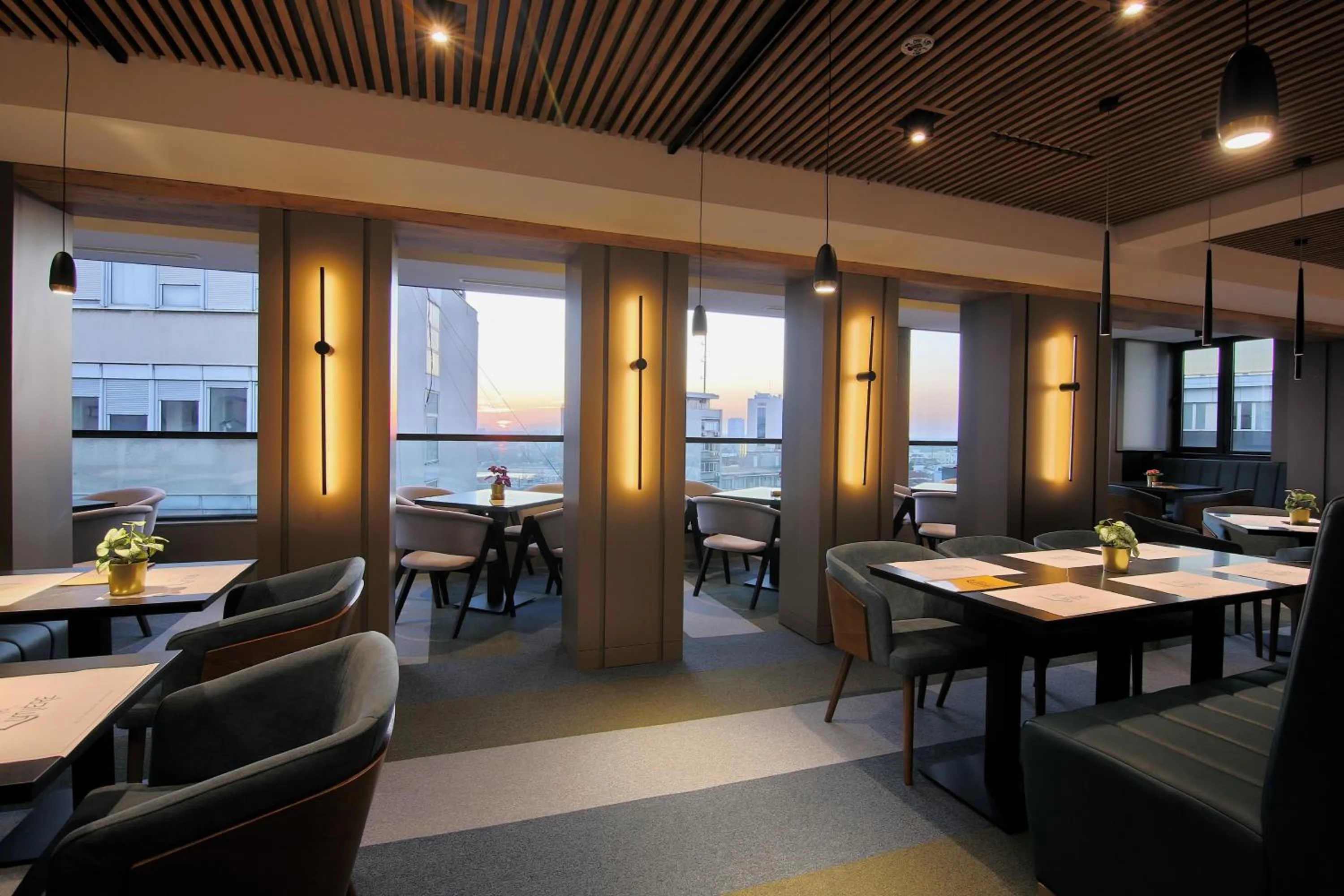 Restaurant/places to eat in Lumière Hotel Pool & SPA