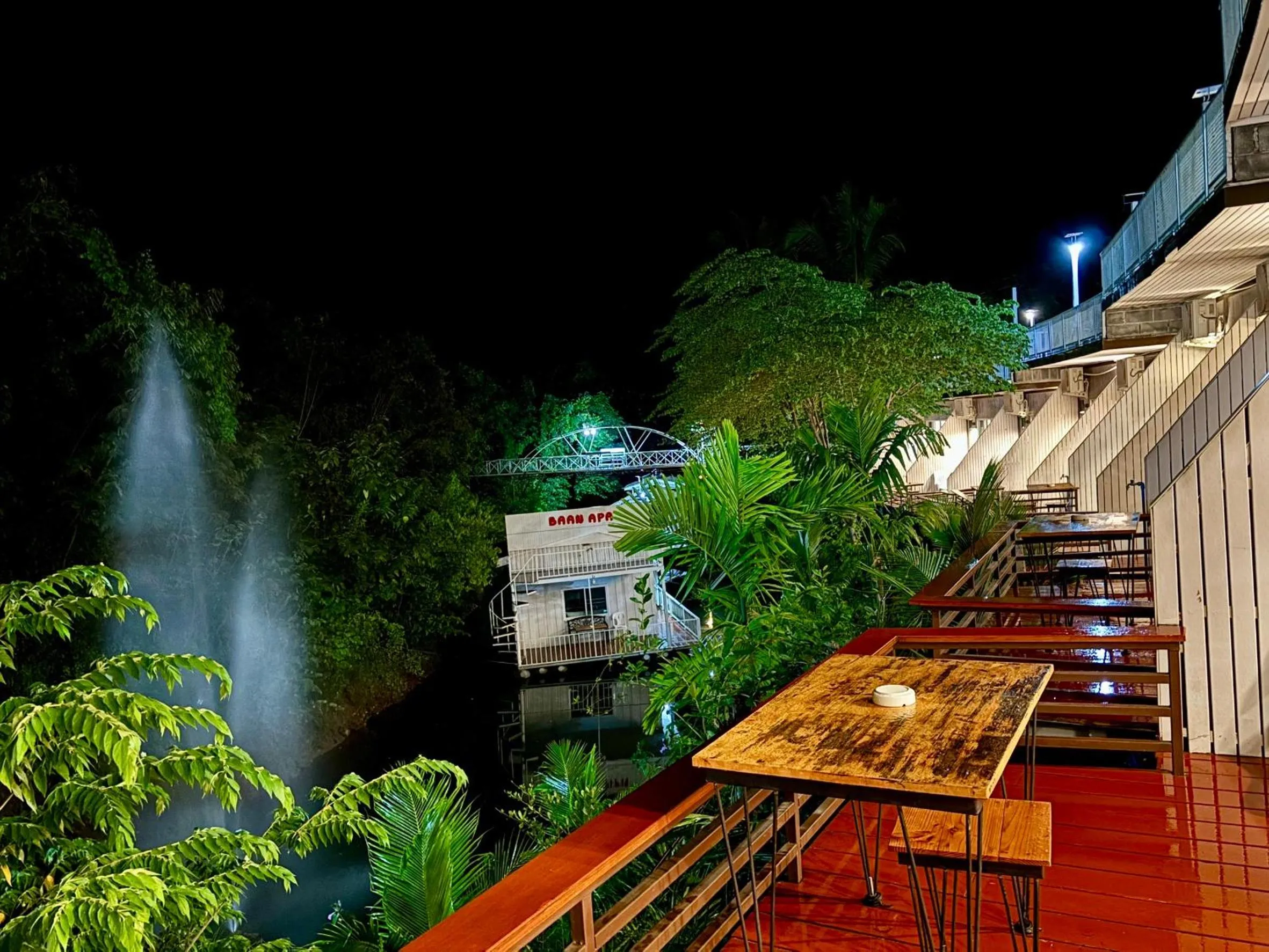 BAAN APA ERAWAN Resort