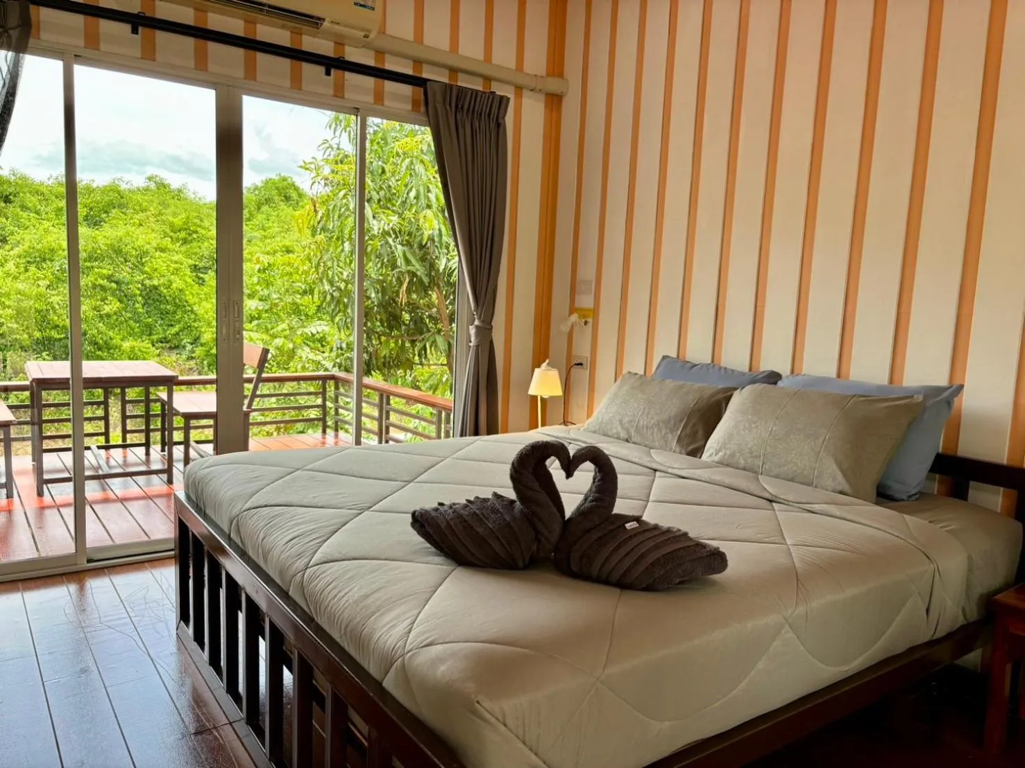Photo of the whole room, Bed in BAAN APA ERAWAN Resort
