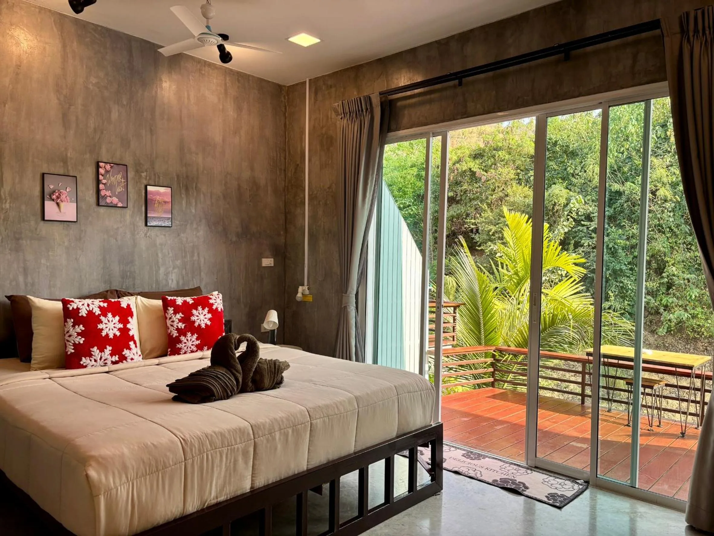 Bed in BAAN APA ERAWAN Resort