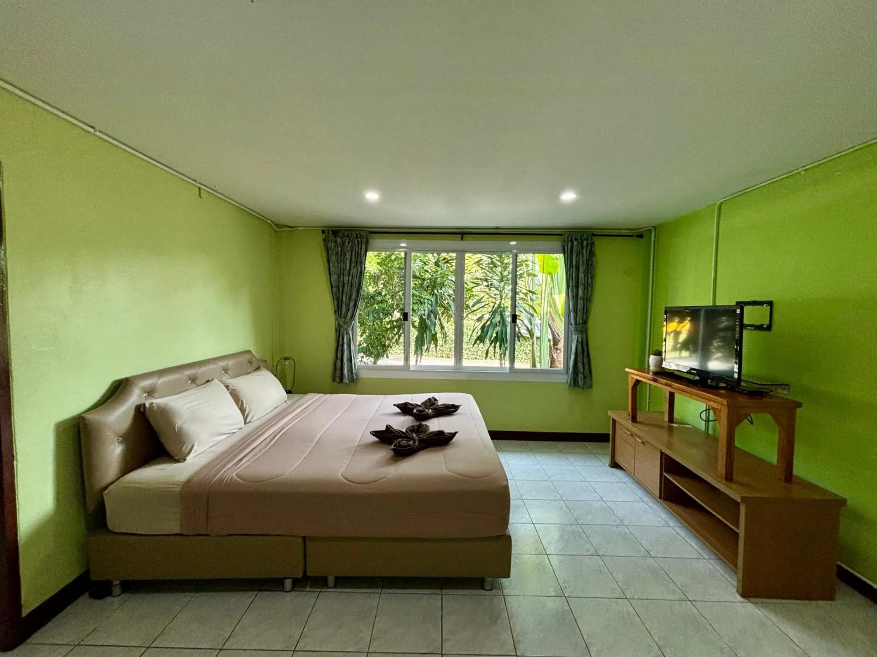 Property building, Bed in BAAN APA ERAWAN Resort