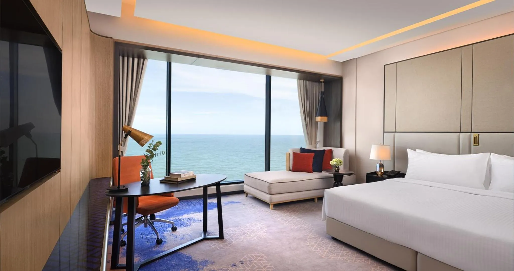 Bed in Amari Colombo, Sri Lanka