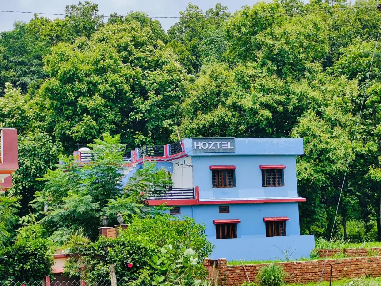 Property building in Hoztel Jollygrrant Doon Property building in Hoztel Jollygrrant Doon