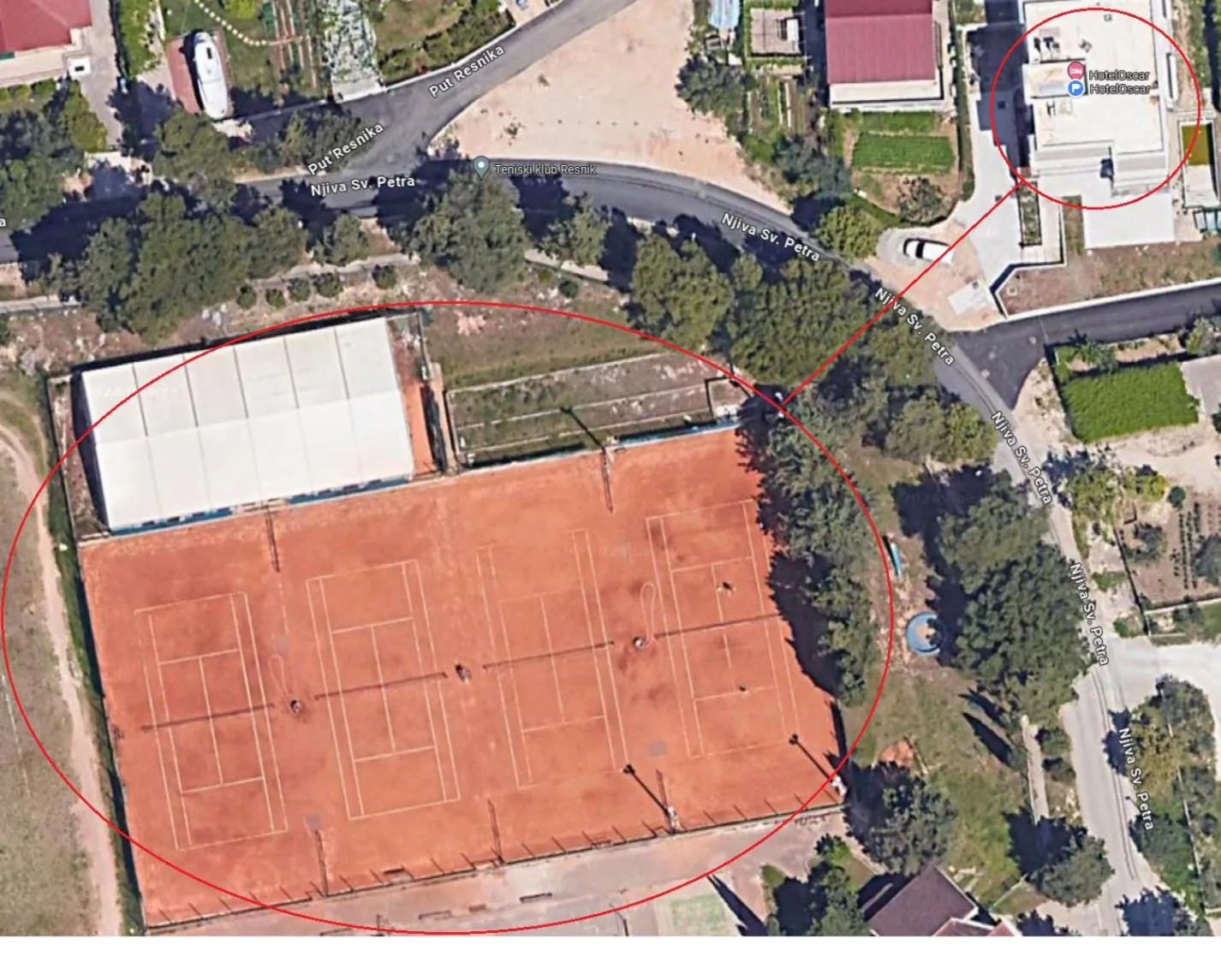 Tennis court in Hotel Oscar