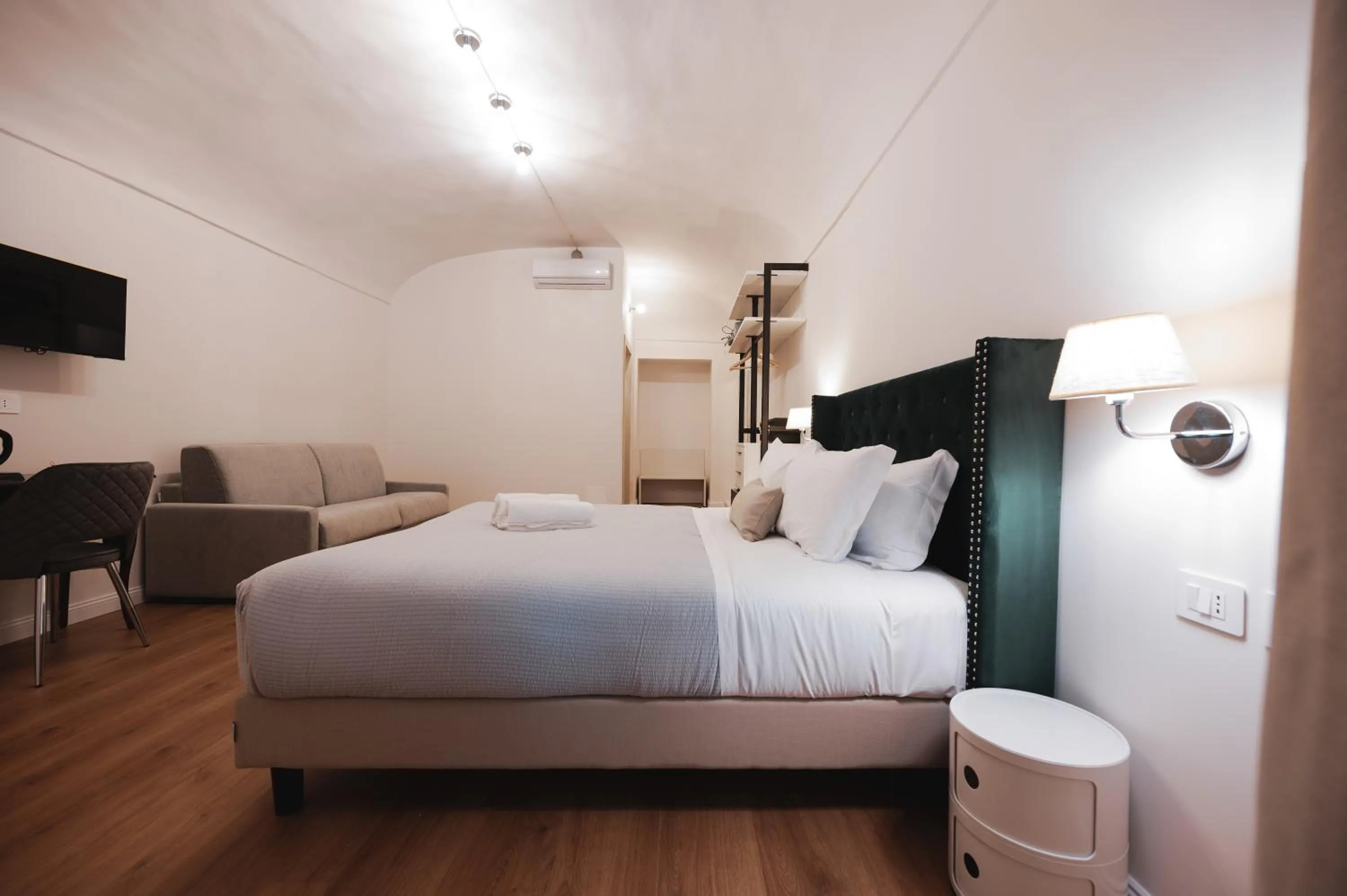 Photo of the whole room, Bed in Carlo Felice Boutique Hotel