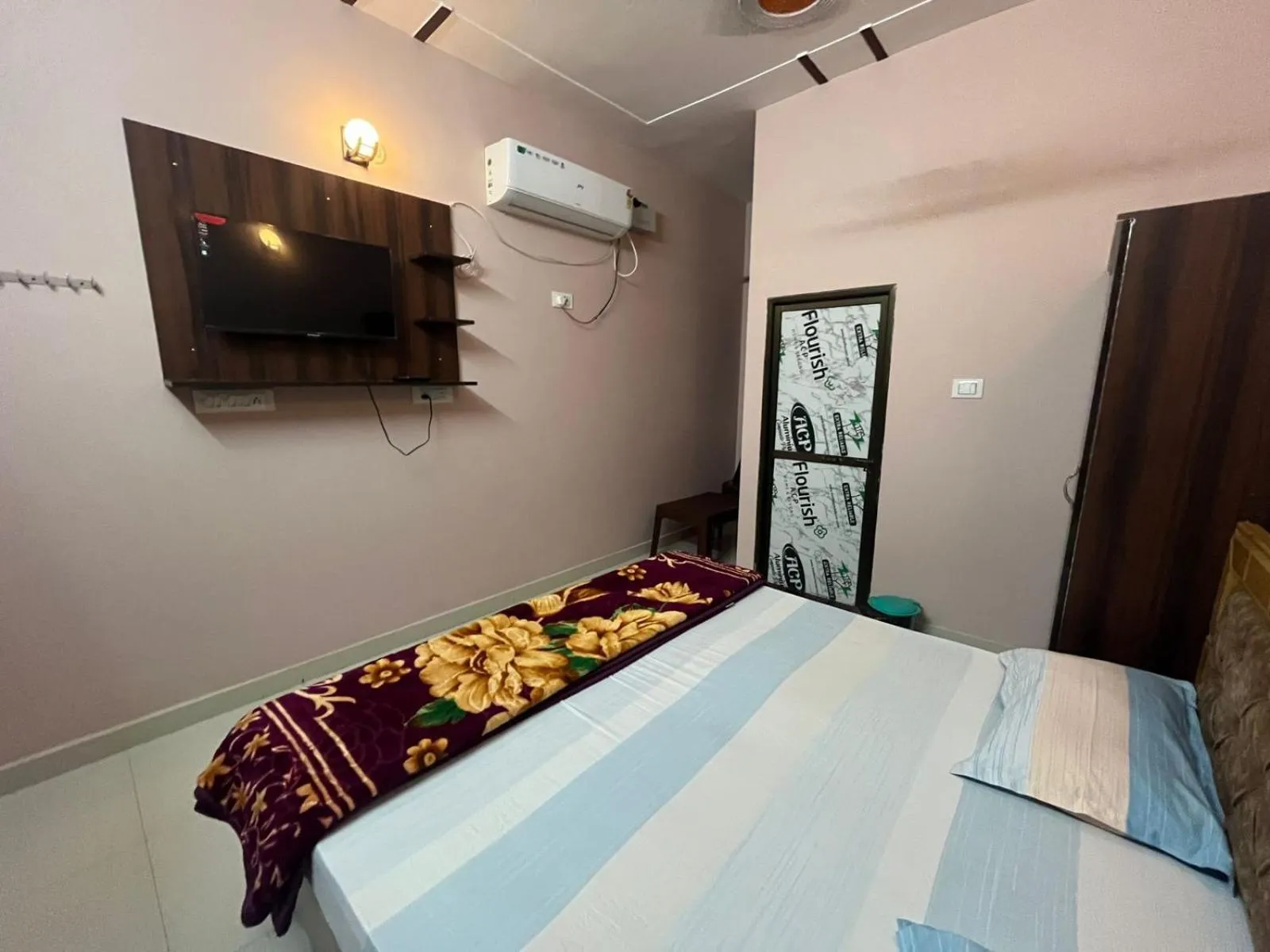 Shree Raj Homestay AC Room