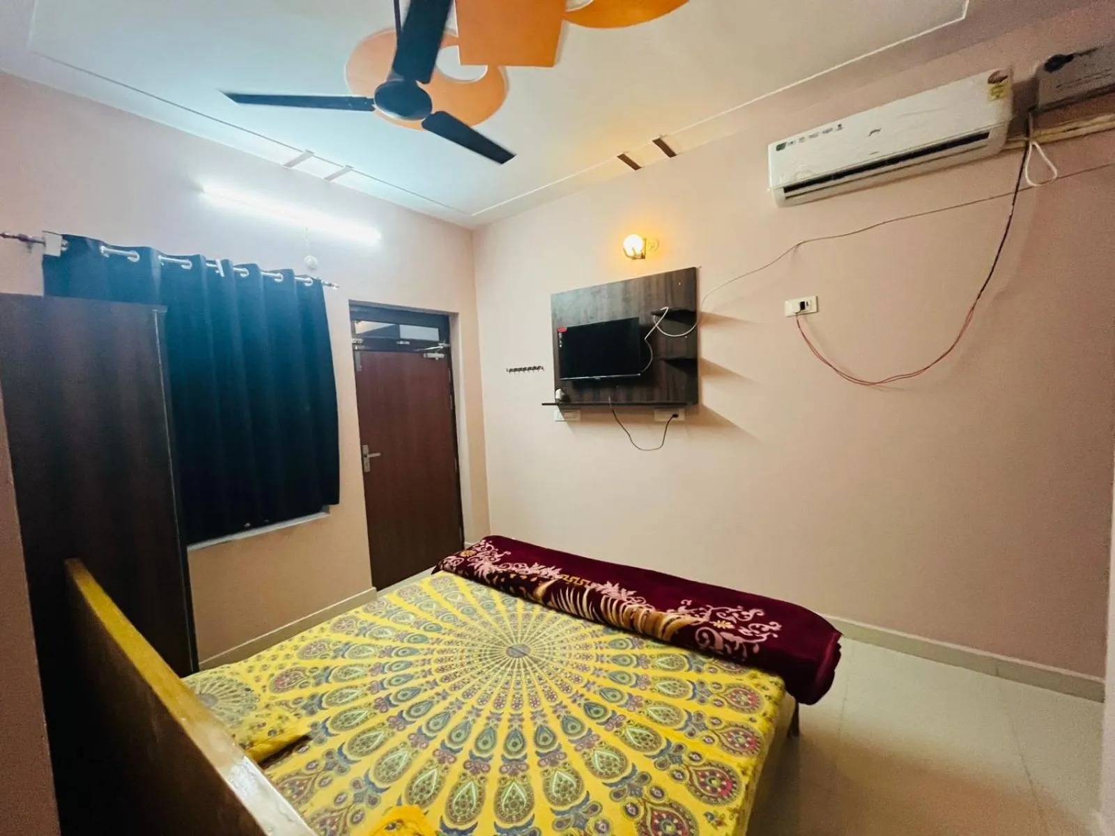Shree Raj Homestay AC Room