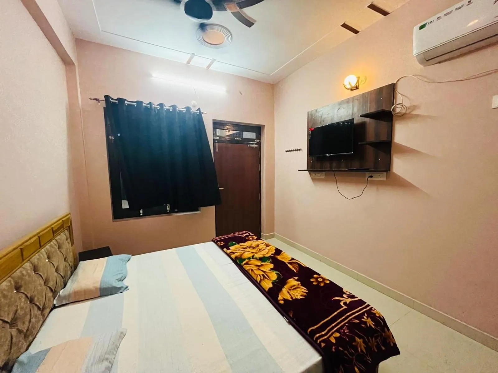Shree Raj Homestay AC Room