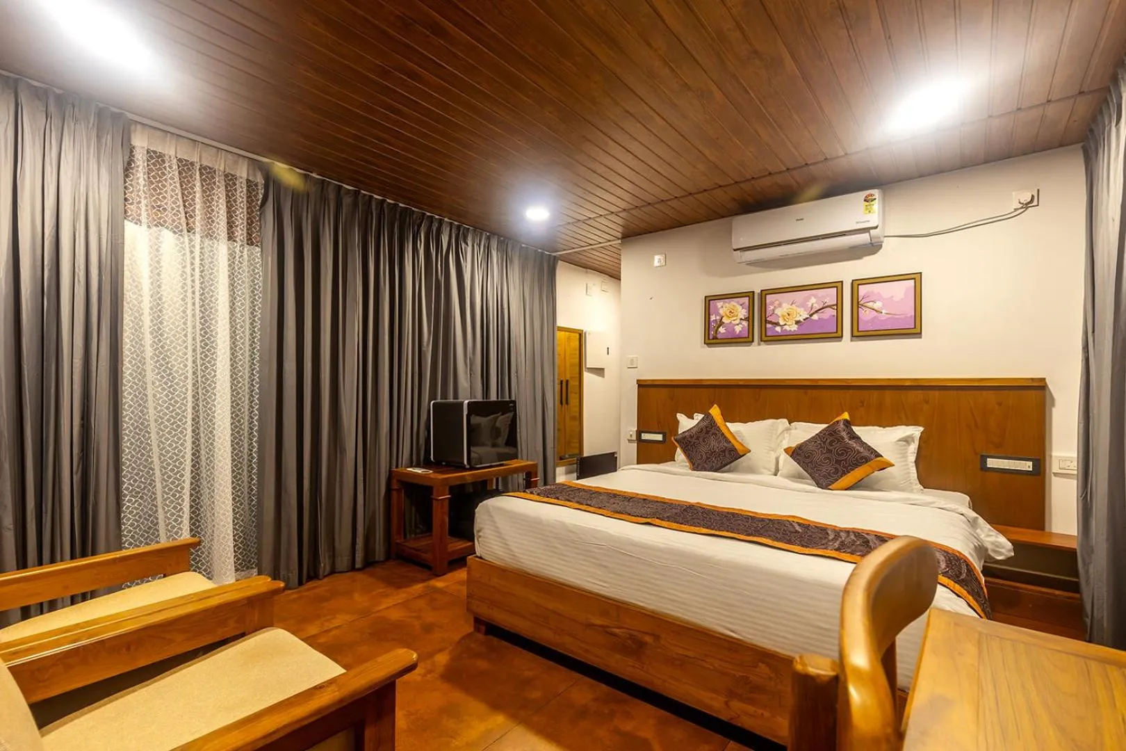 TV and multimedia, Bed in SandalMist Resort and Spa