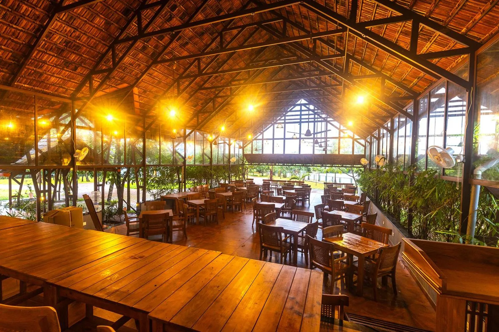 Restaurant/places to eat in SandalMist Resort and Spa