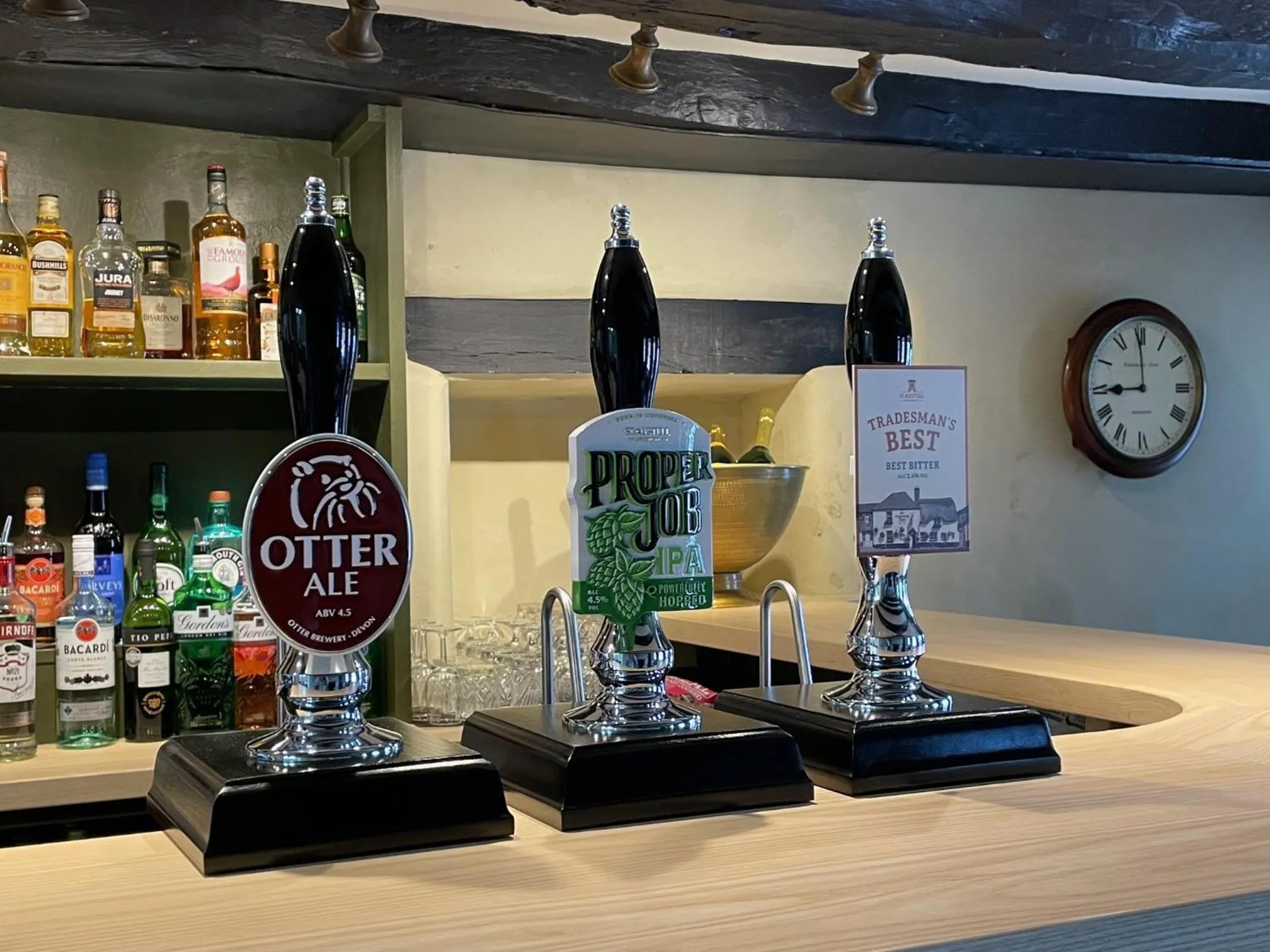 Food and drinks in The Tradesmans Arms