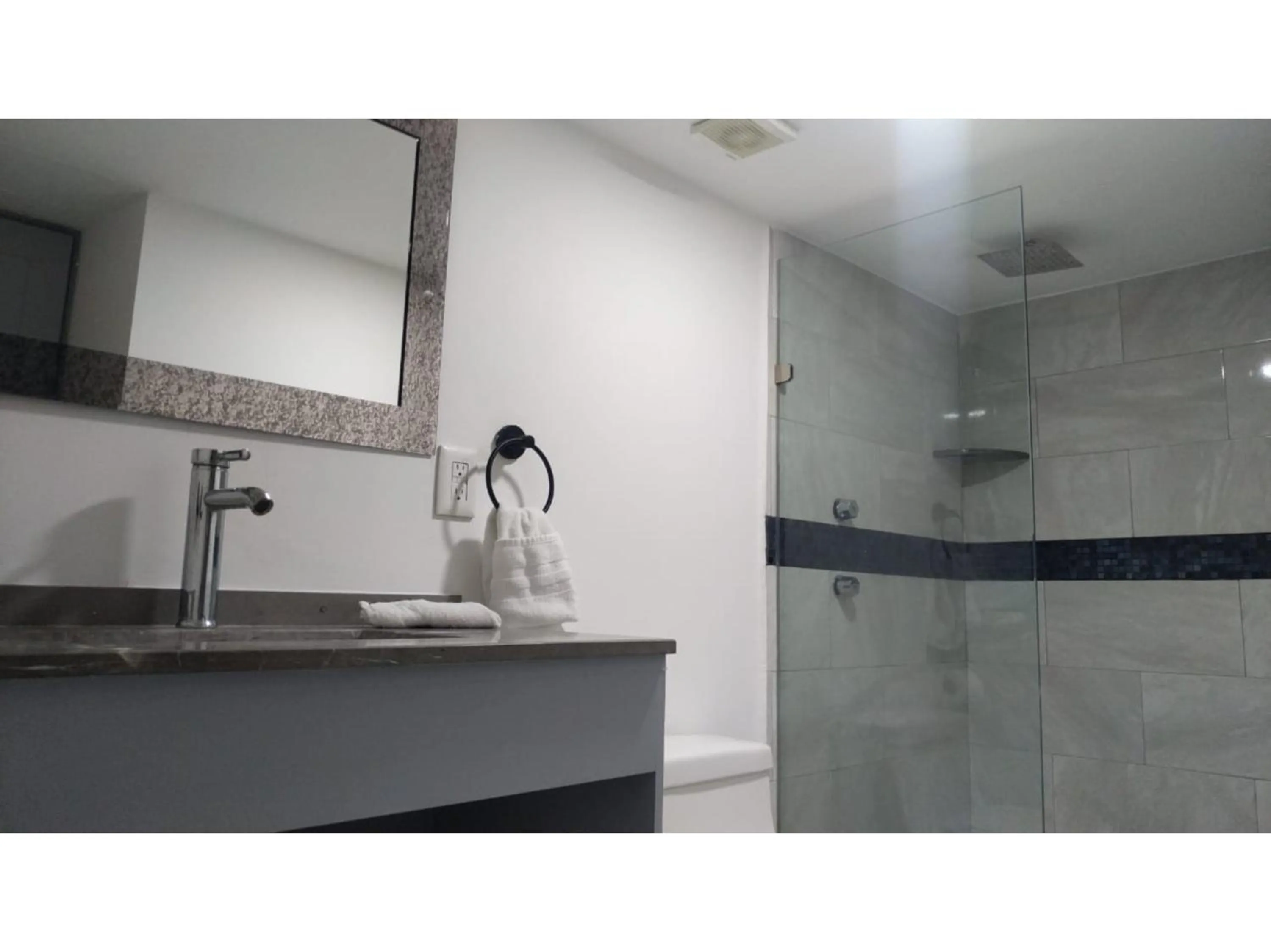 Shower in Collection O Morgan City Center, Los Cabos