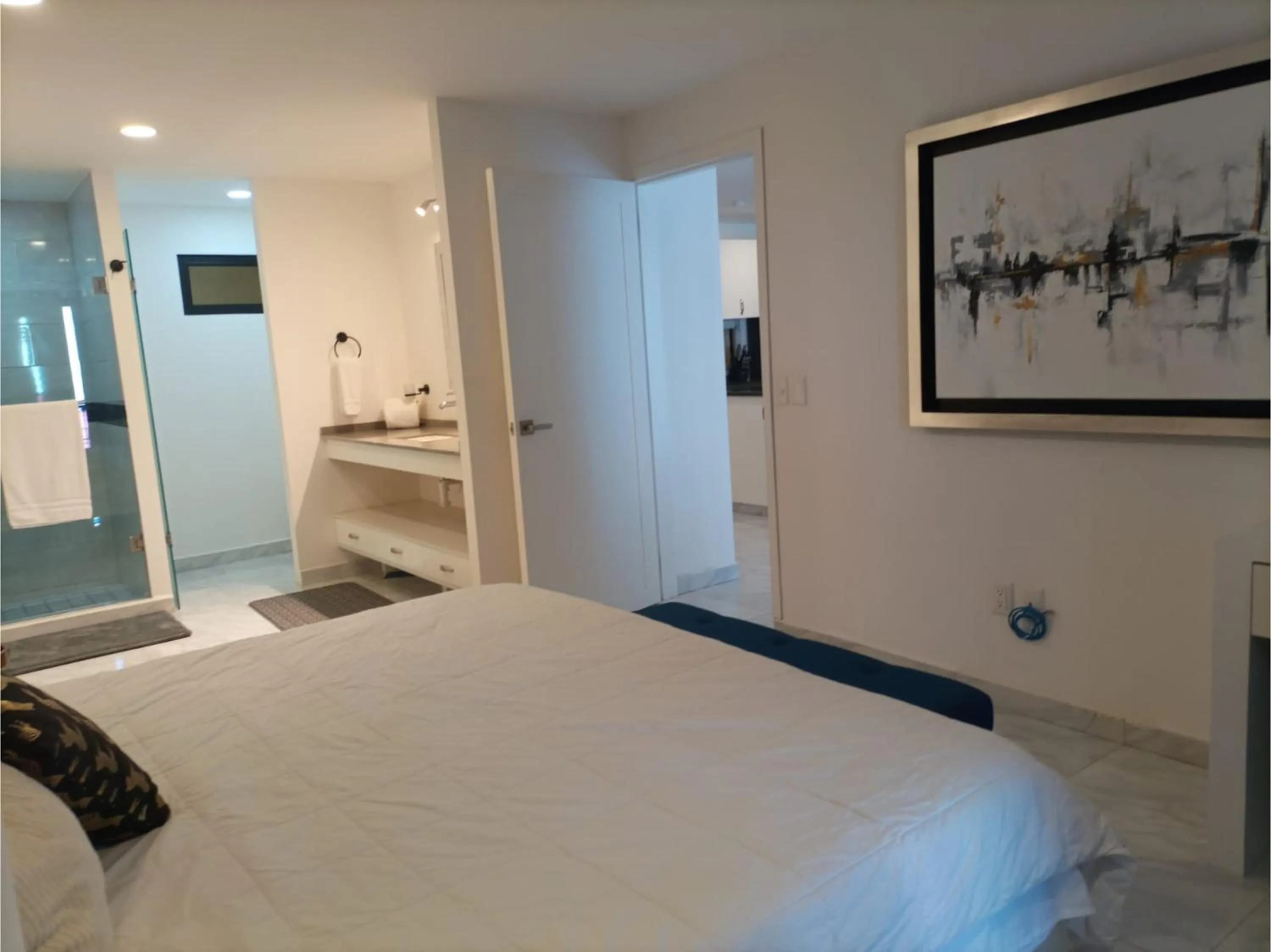 Photo of the whole room, Bed in Collection O Morgan City Center, Los Cabos