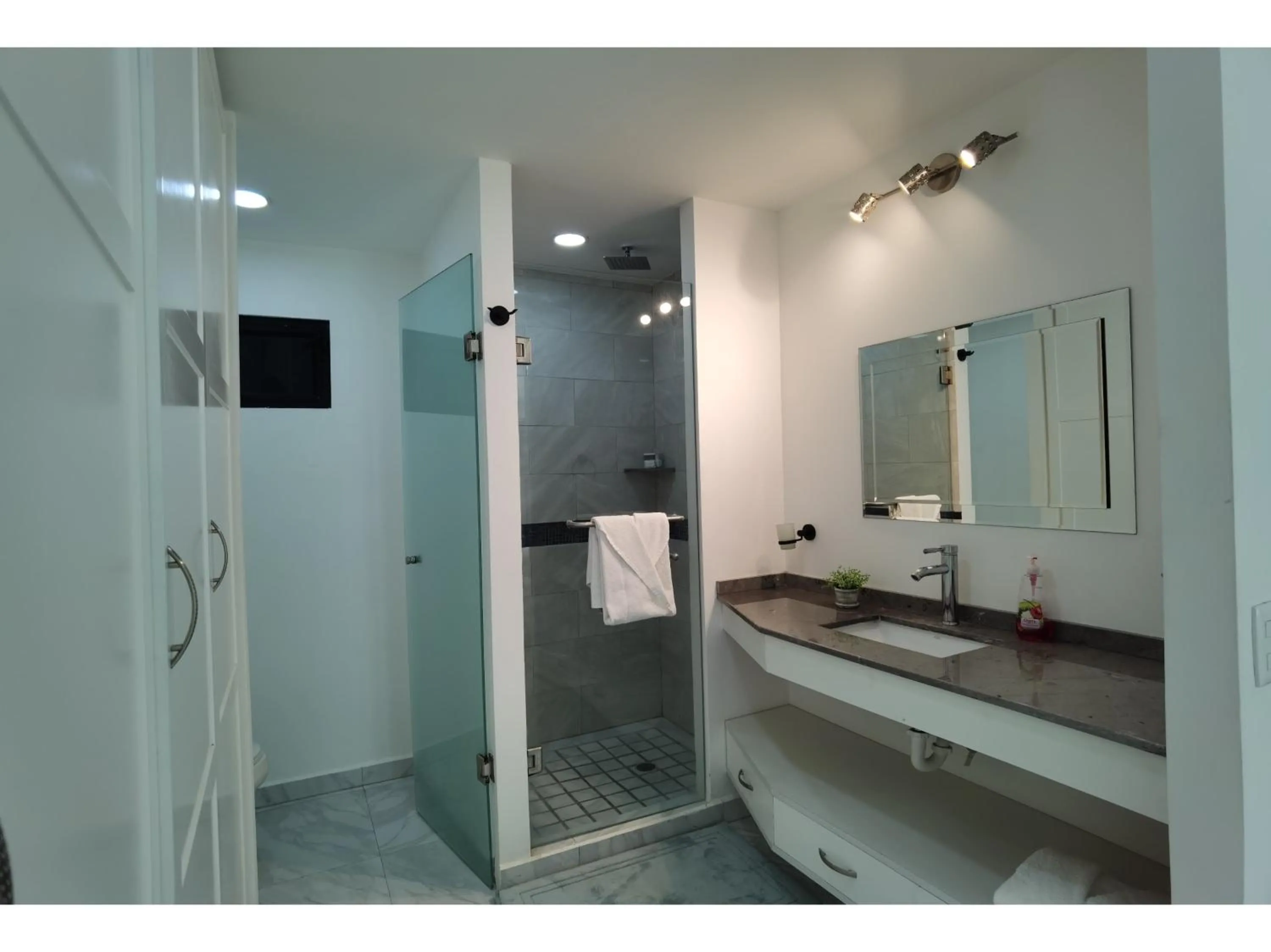 Bathroom in Collection O Morgan City Center, Los Cabos