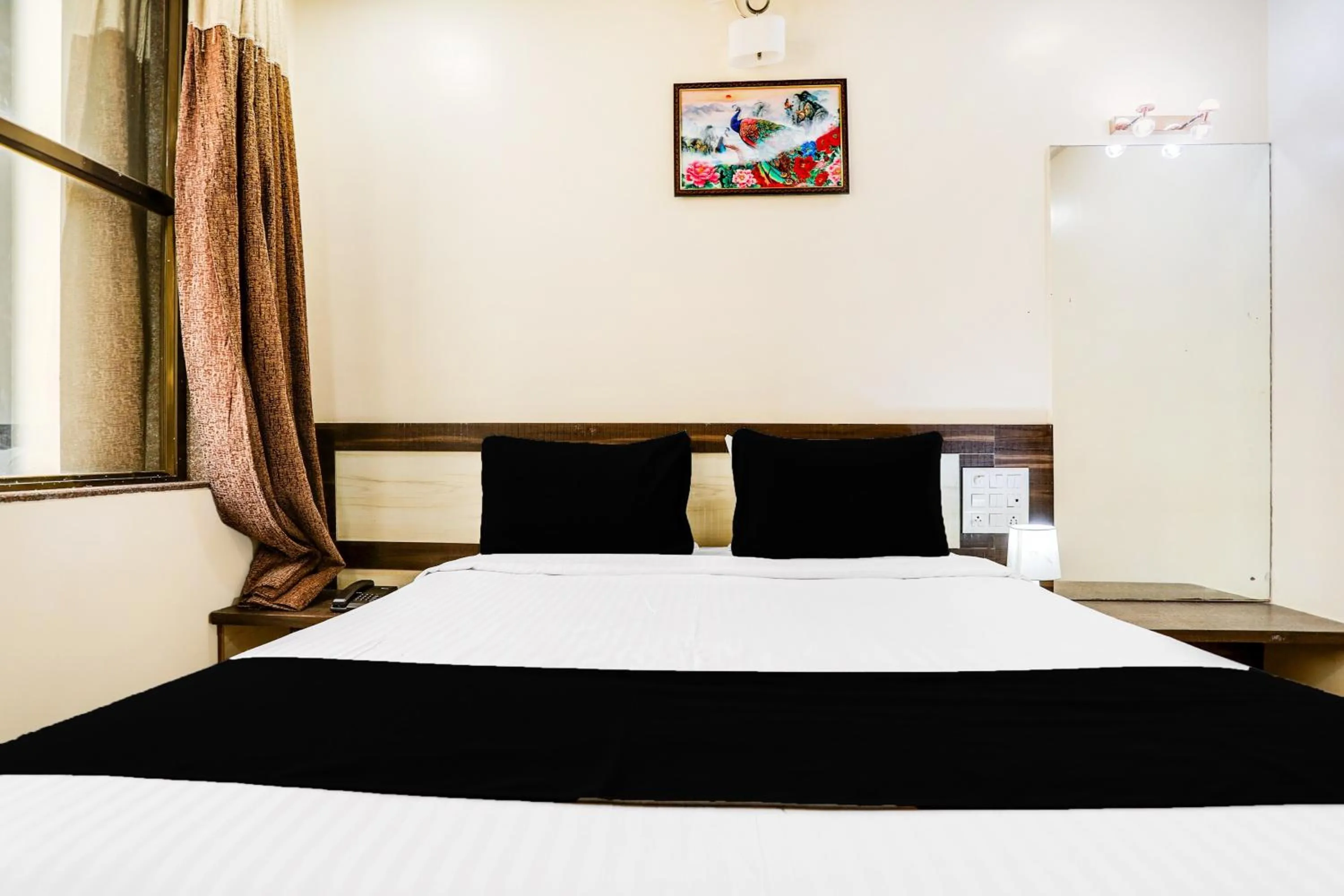 Bedroom, Bed in Super Hotel O Palkhi Road Near Sai Baba Temple Formerly Netra Sai