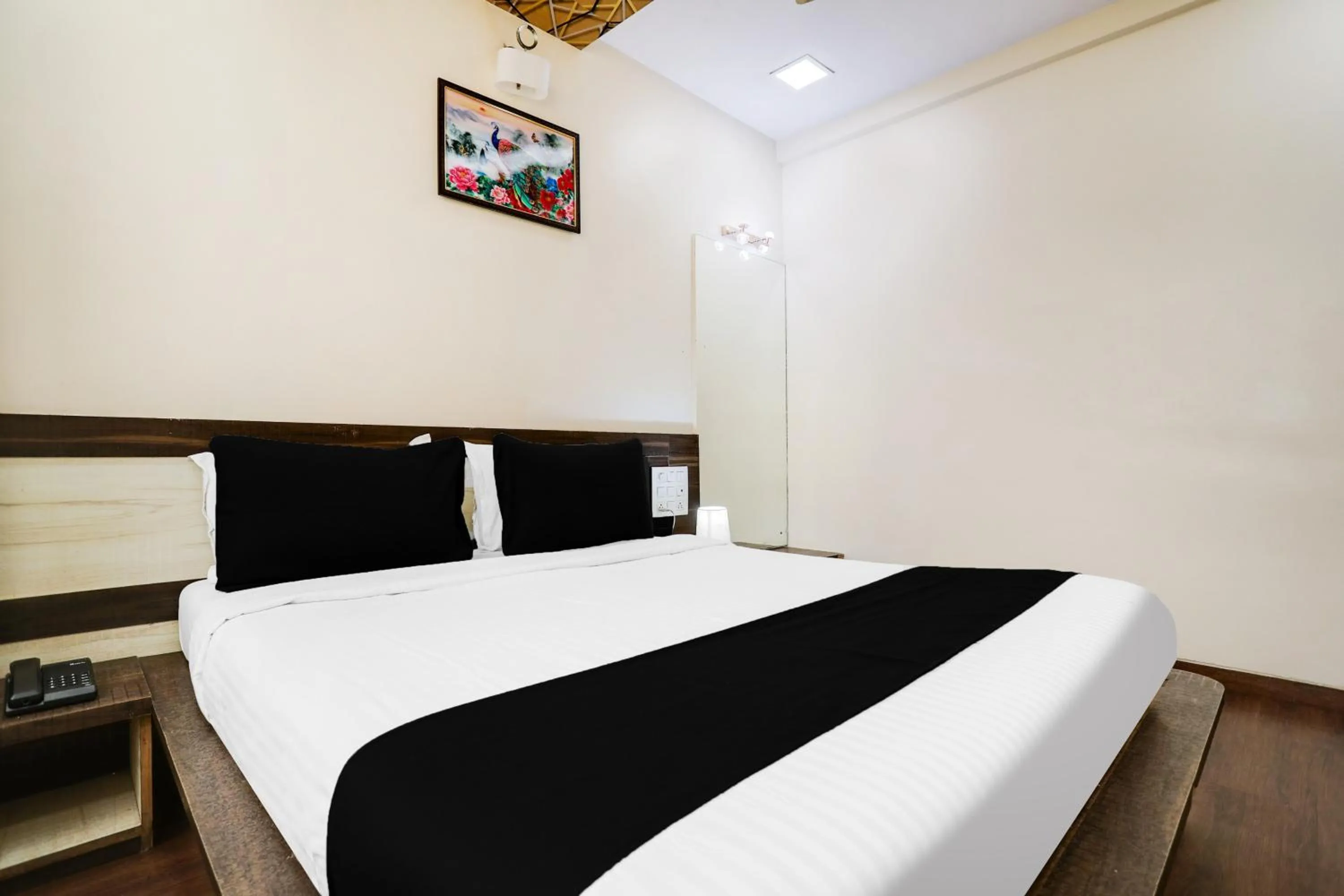 Bedroom, Bed in Super Hotel O Palkhi Road Near Sai Baba Temple Formerly Netra Sai