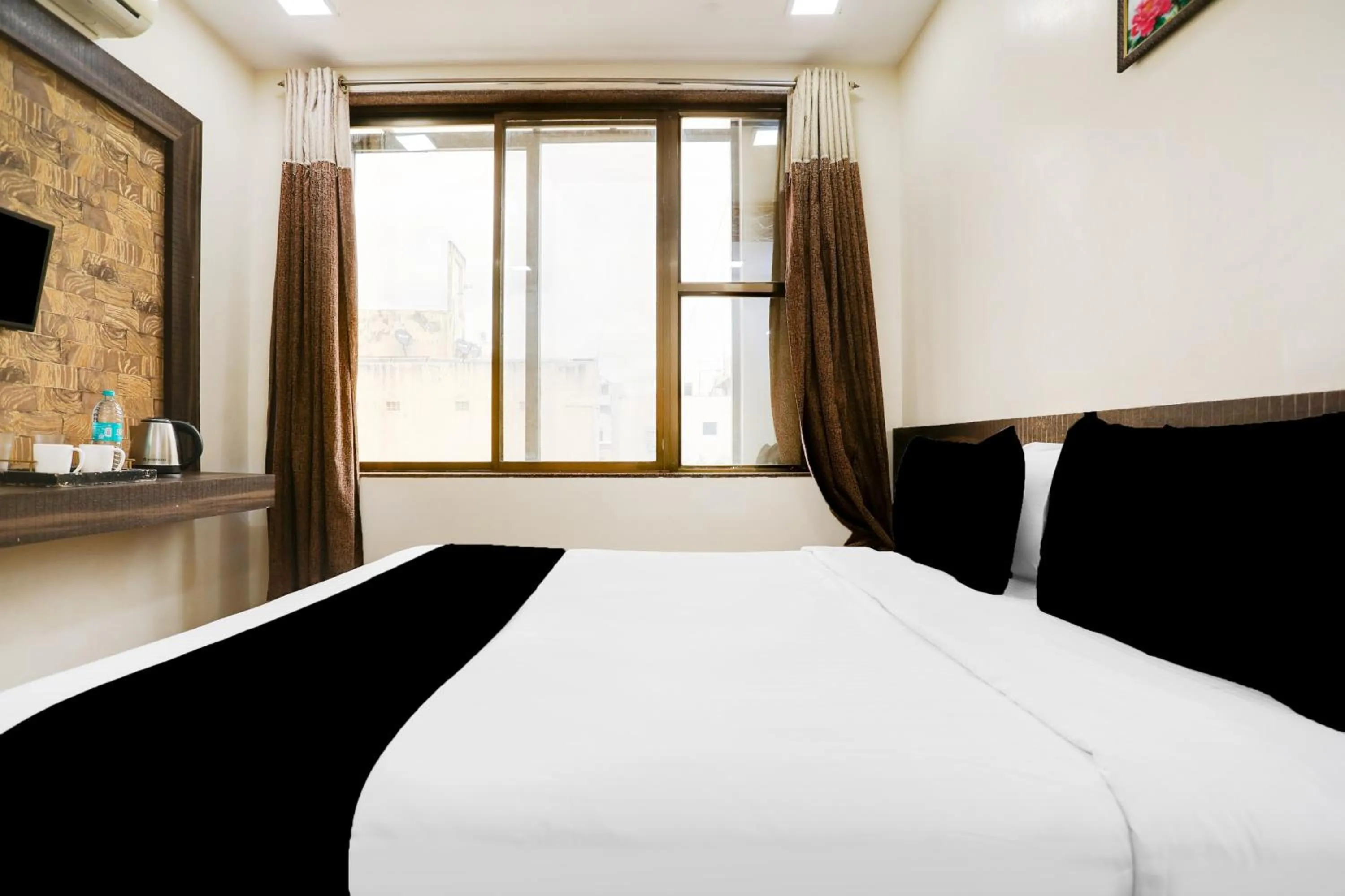 Bedroom, Bed in Super Hotel O Palkhi Road Near Sai Baba Temple Formerly Netra Sai