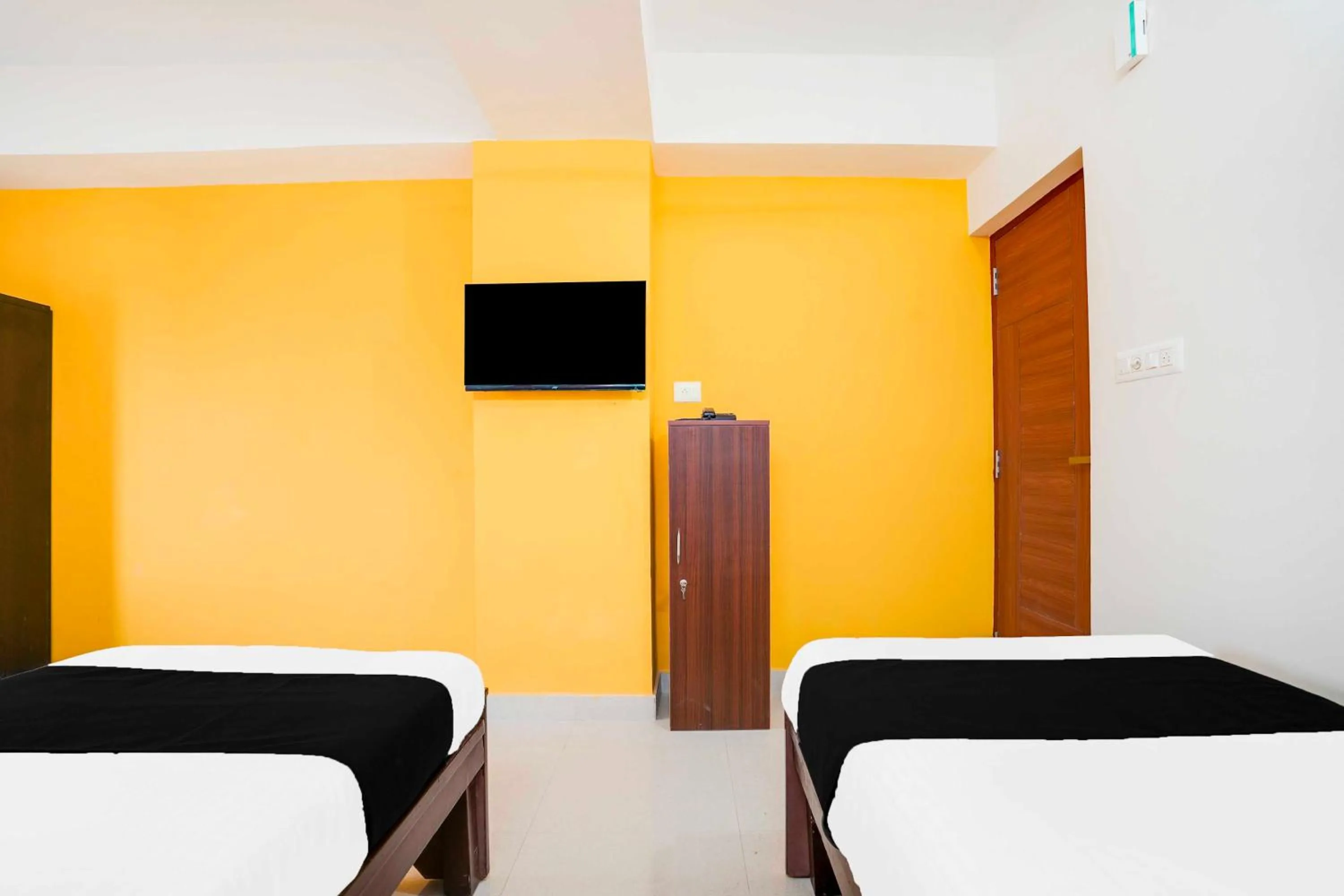 Bedroom, Bed in Super Collection O KR Puram Ayyappa Nagar Formerly Sunrise Arcade