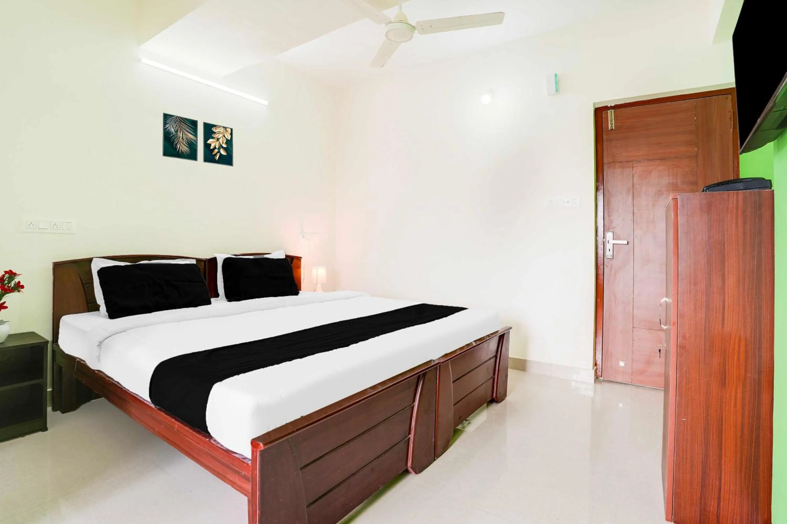 Bedroom, Bed in Super Collection O KR Puram Ayyappa Nagar Formerly Sunrise Arcade