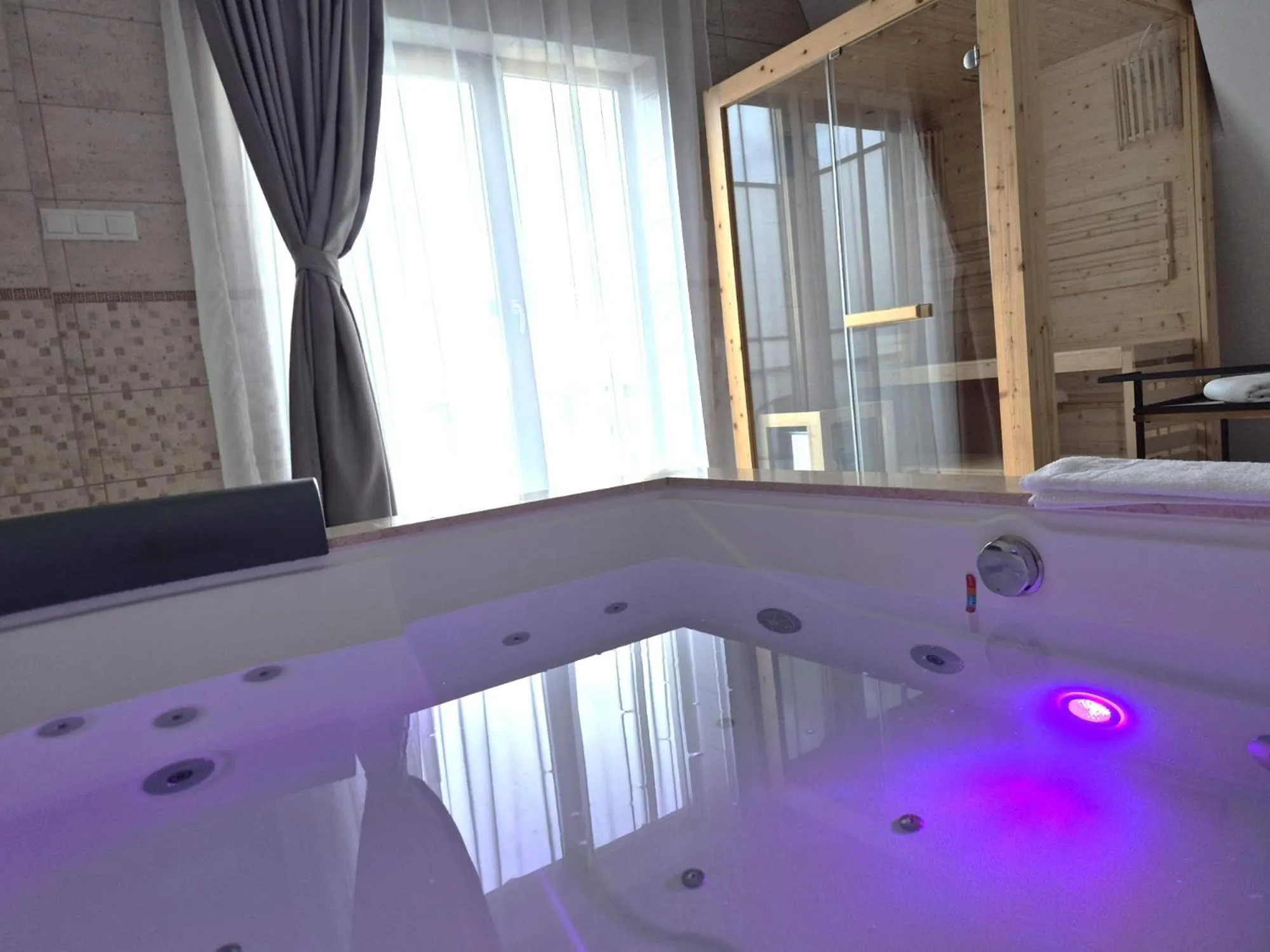 Cinque Stelle Hotel Apartments Private SPA Jacuzzi and Sauna