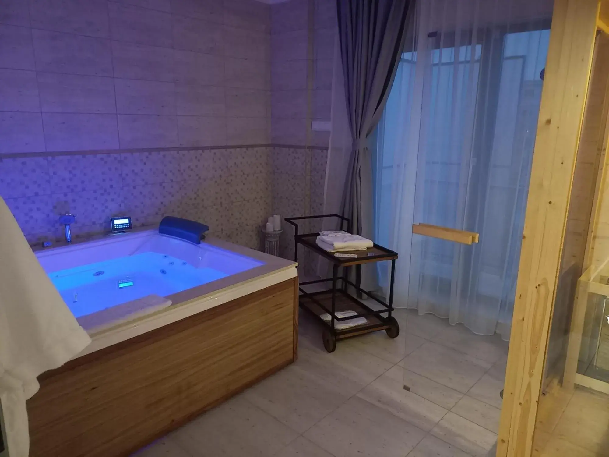 Cinque Stelle Hotel Apartments Private SPA Jacuzzi and Sauna Cinque Stelle Hotel Apartments Private SPA Jacuzzi and Sauna