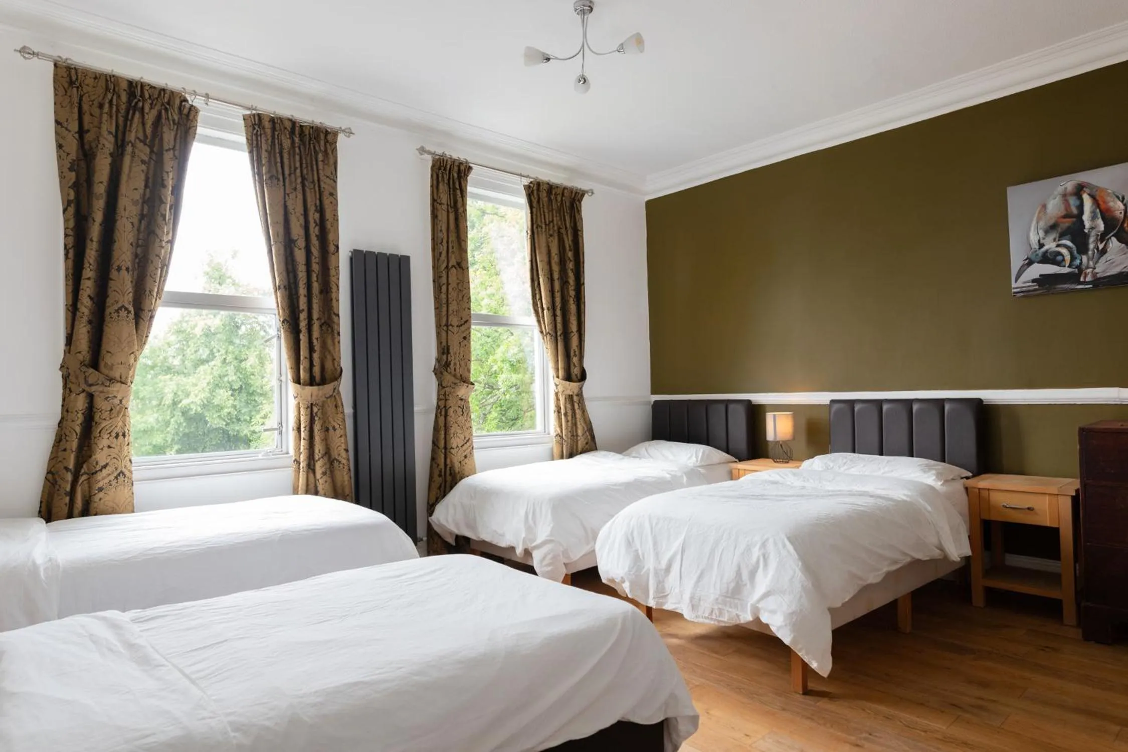 Photo of the whole room, Bed in EBS London Stay