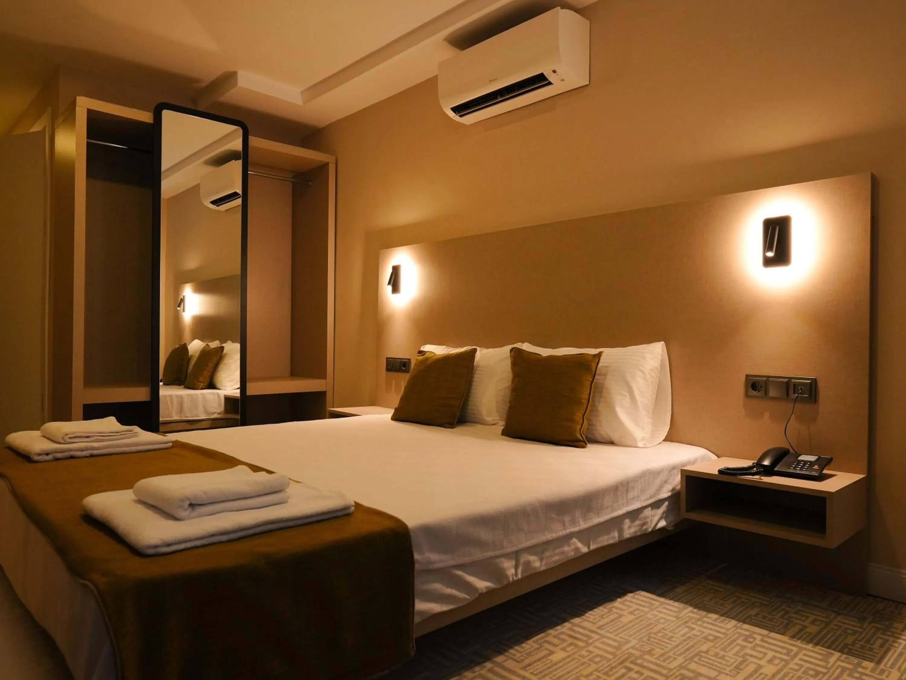 Photo of the whole room, Bed in Bonnie City Hotel