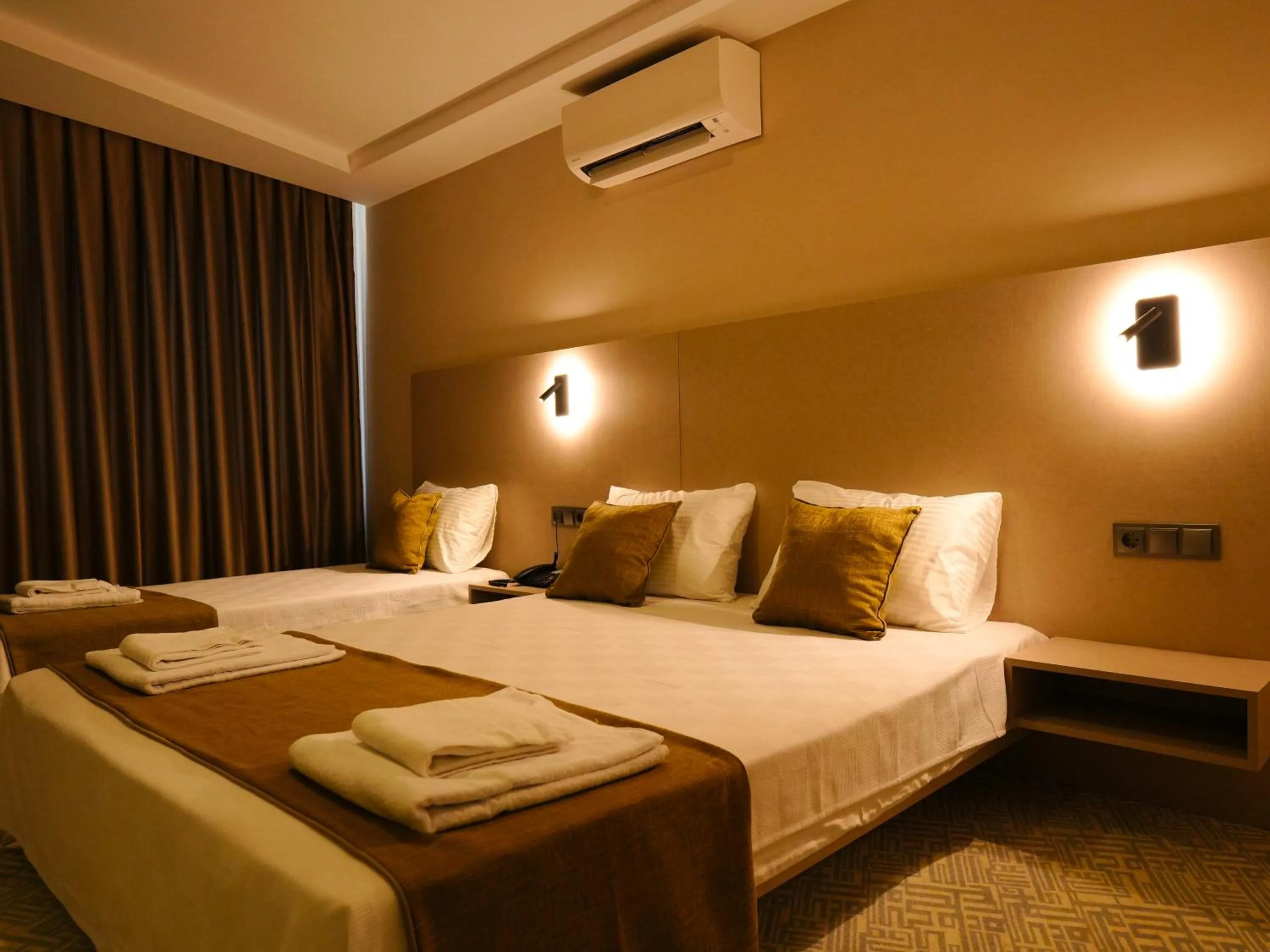 Bedroom, Bed in Bonnie City Hotel