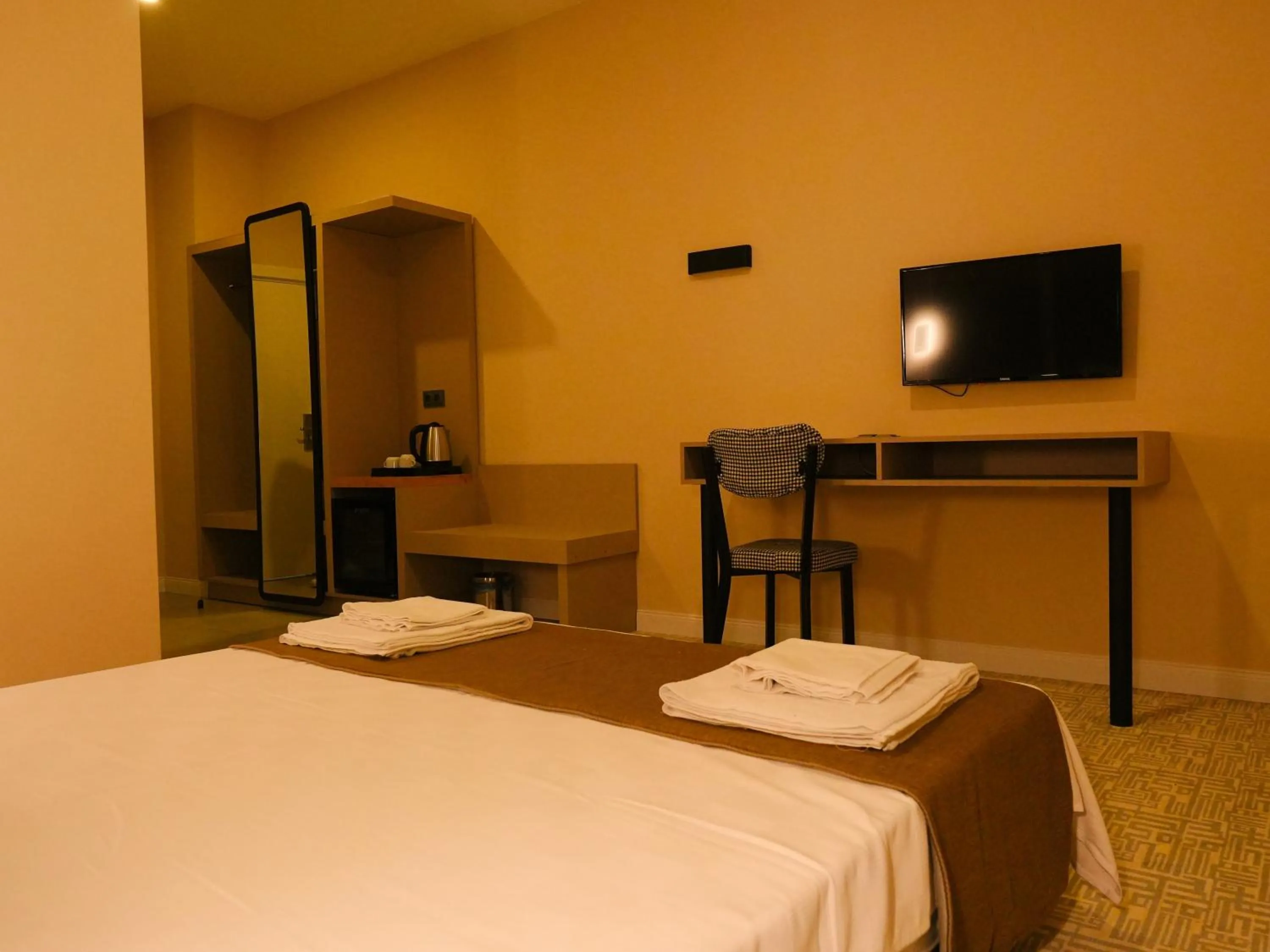 Bedroom, Bed in Bonnie City Hotel