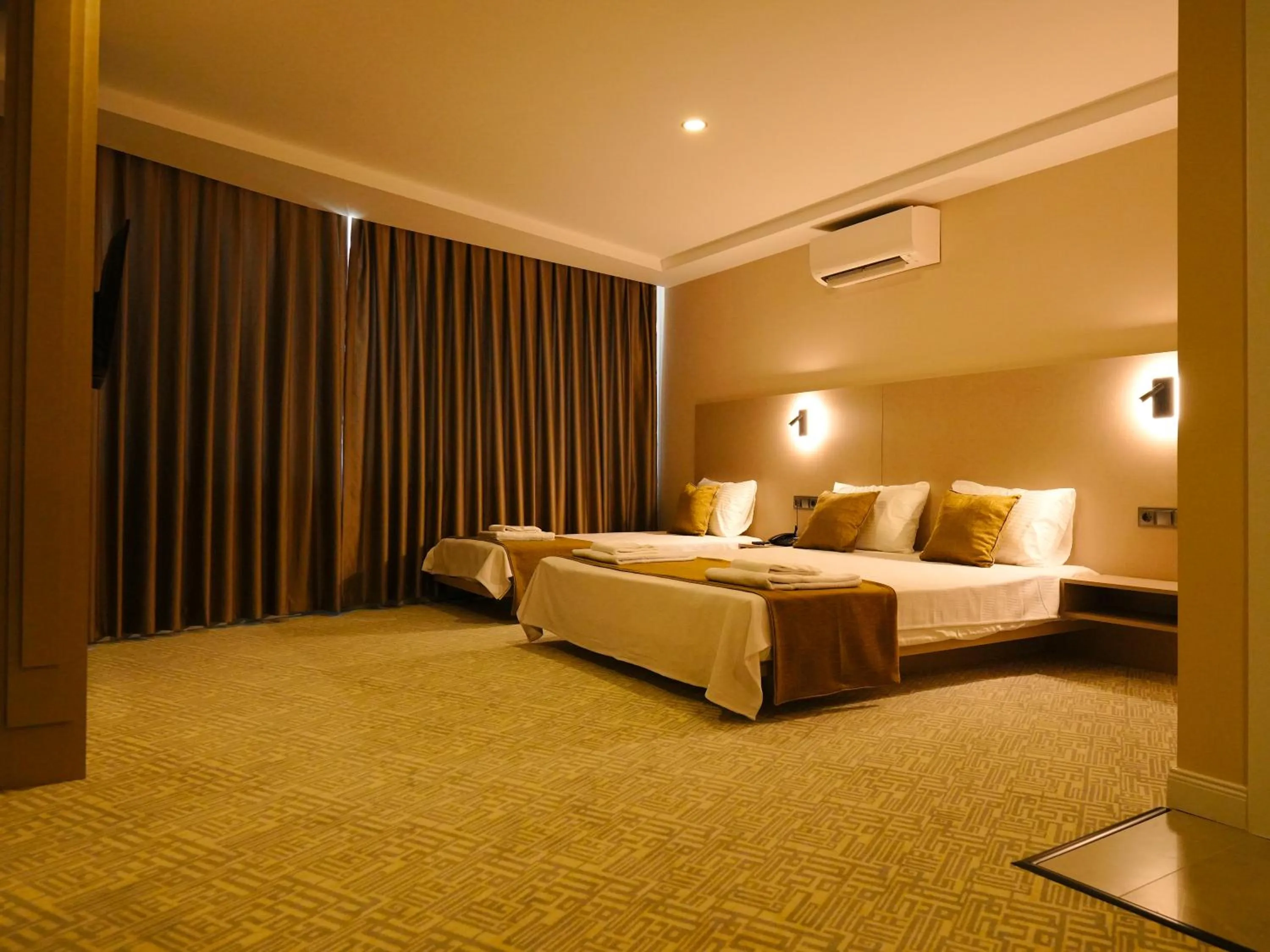 Bedroom, Bed in Bonnie City Hotel