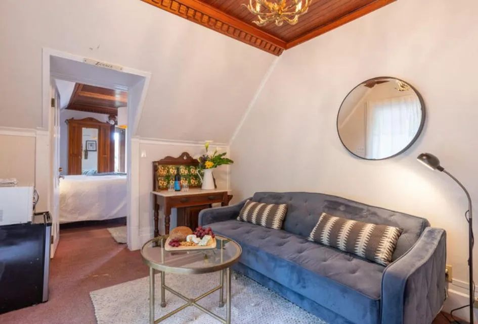 Photo of the whole room, Bed in Dennen's Victorian Farmhouse