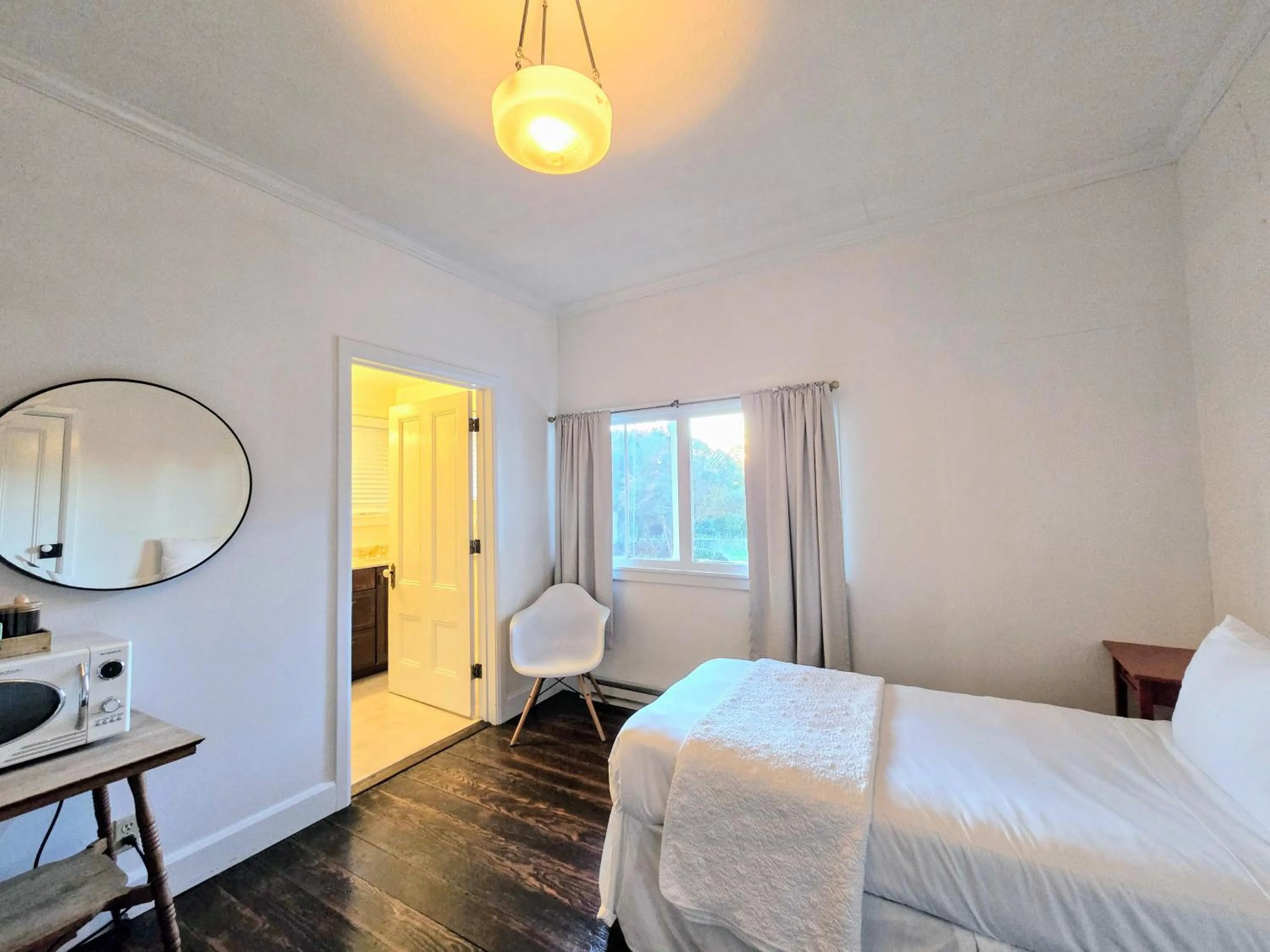 Bedroom, Bed in Dennen's Victorian Farmhouse