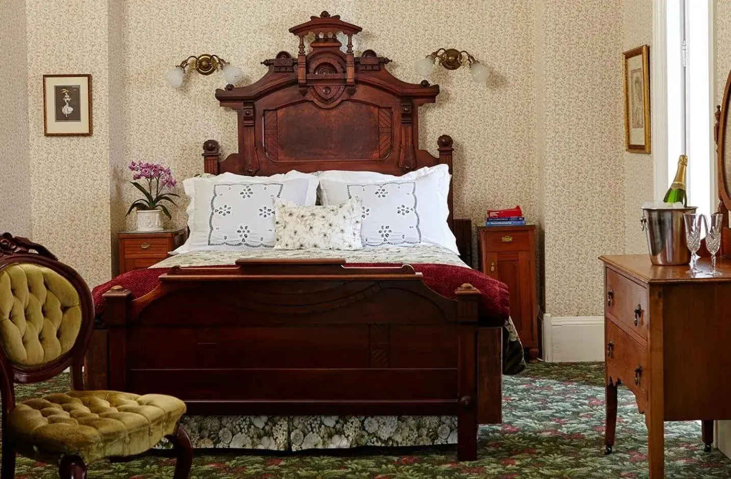 Standard Studio in Dennen's Victorian Farmhouse Standard Studio in Dennen's Victorian Farmhouse