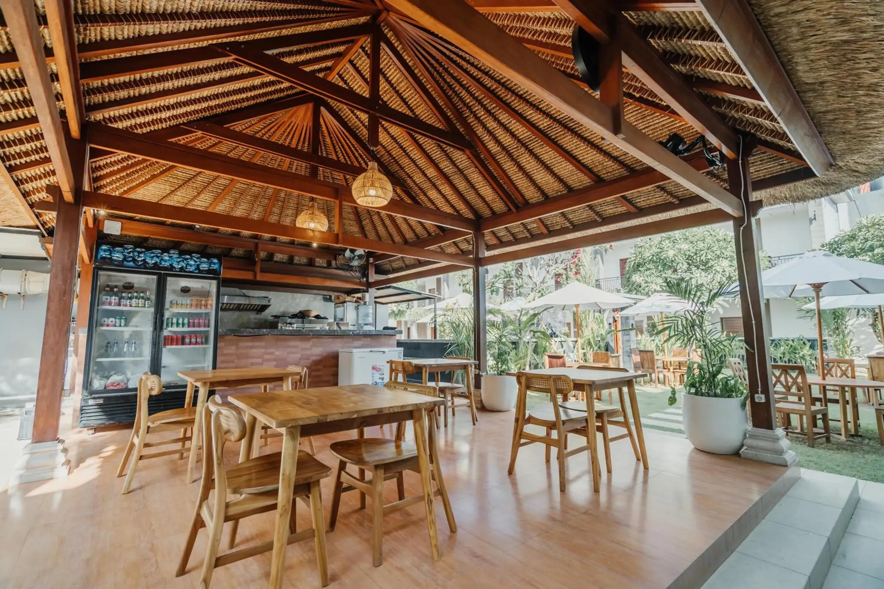 Restaurant/places to eat in You Suite Seminyak Restaurant/places to eat in You Suite Seminyak