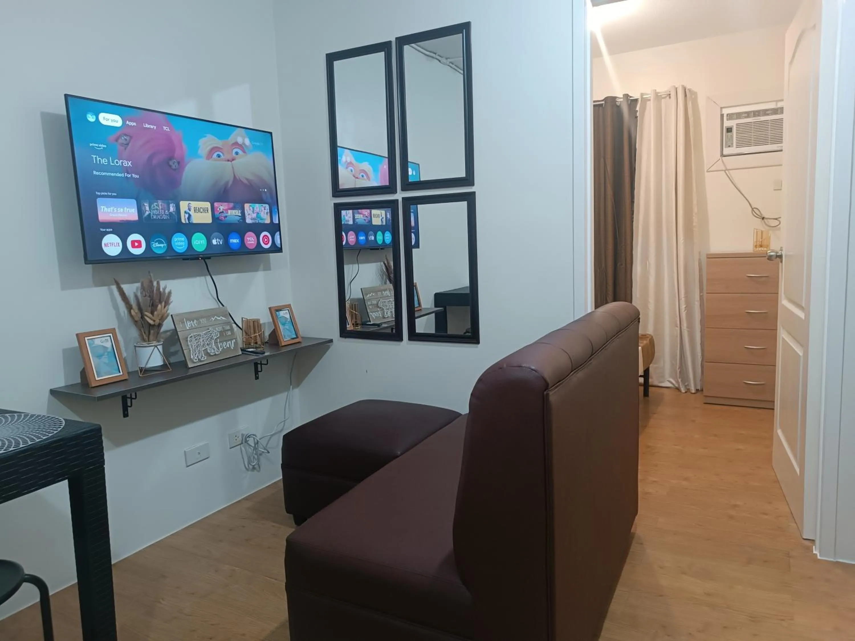 Communal lounge/ TV room in Sanremo Oasis