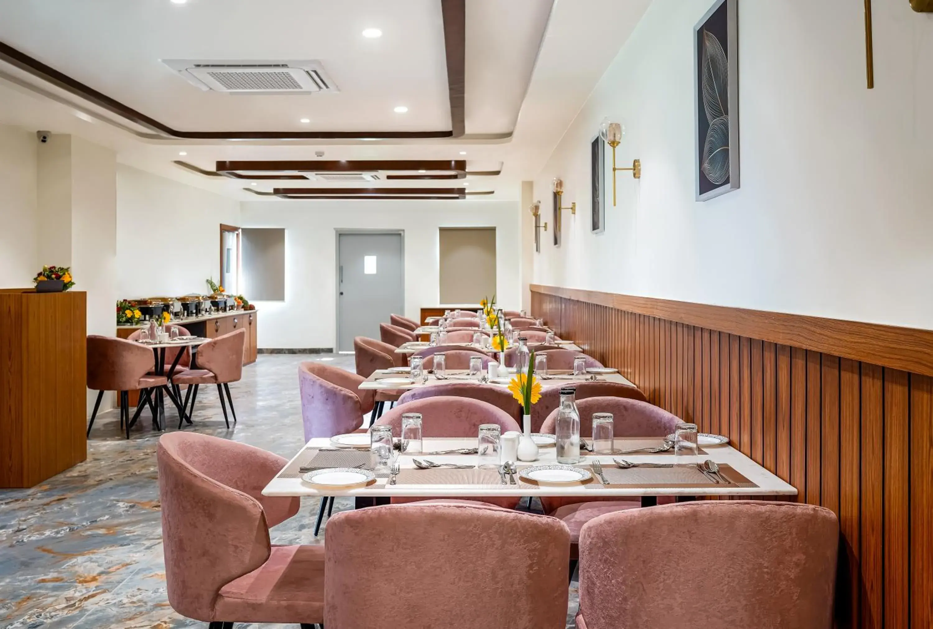 Restaurant/places to eat in Sinclairs Udaipur Restaurant/places to eat in Sinclairs Udaipur