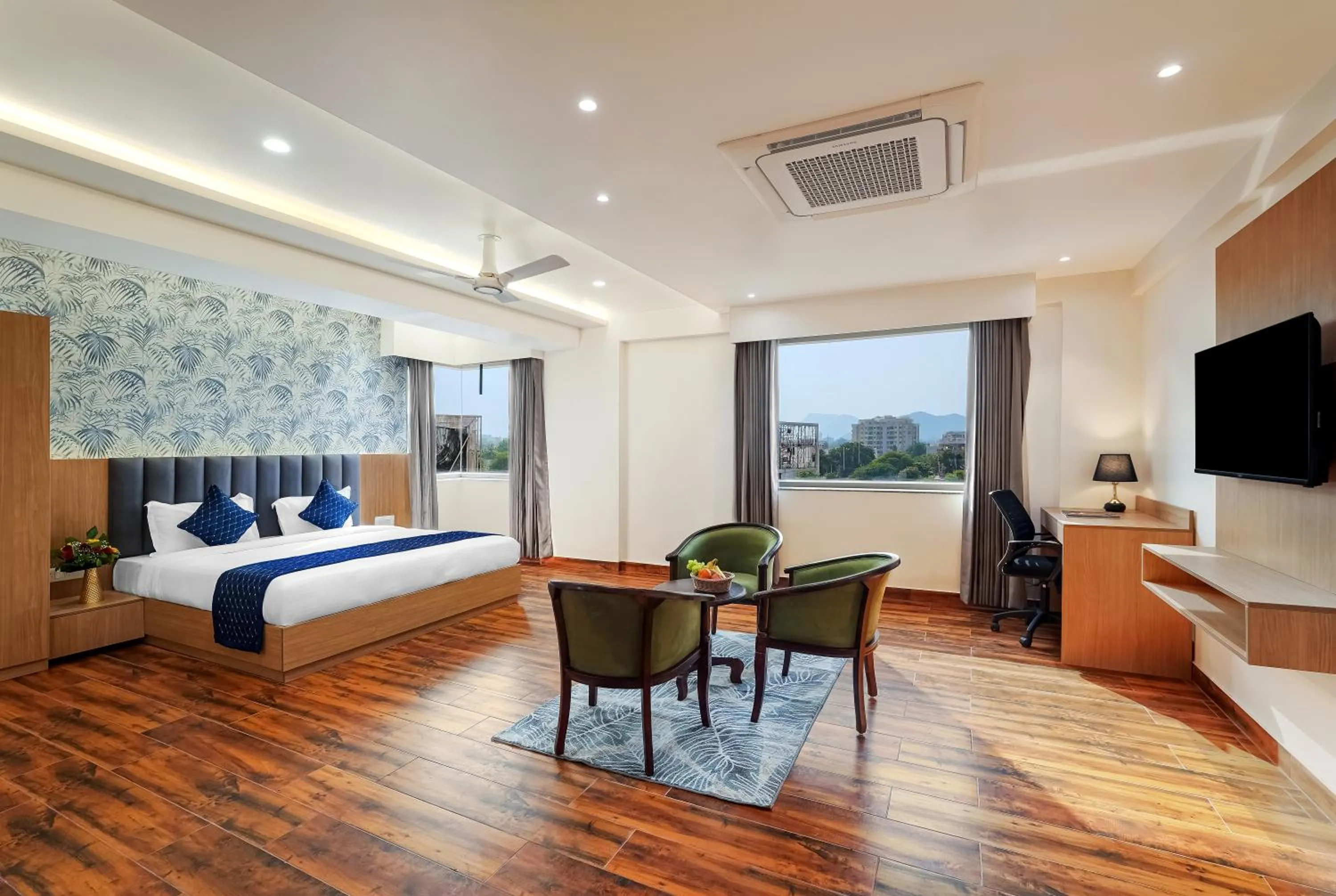 Photo of the whole room, Bed in Sinclairs Udaipur